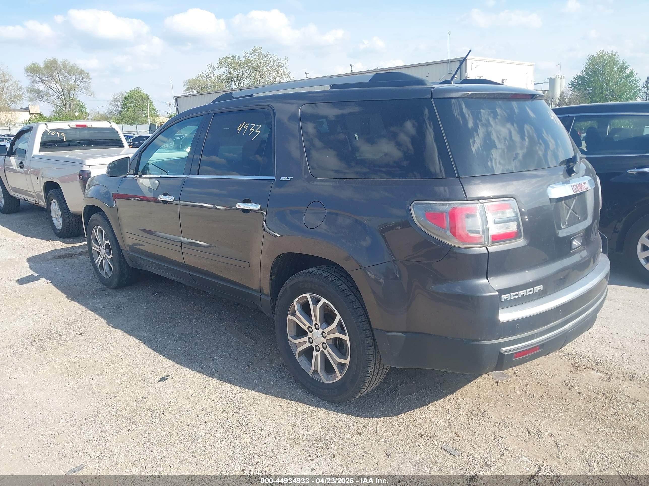 GMC ACADIA image 3