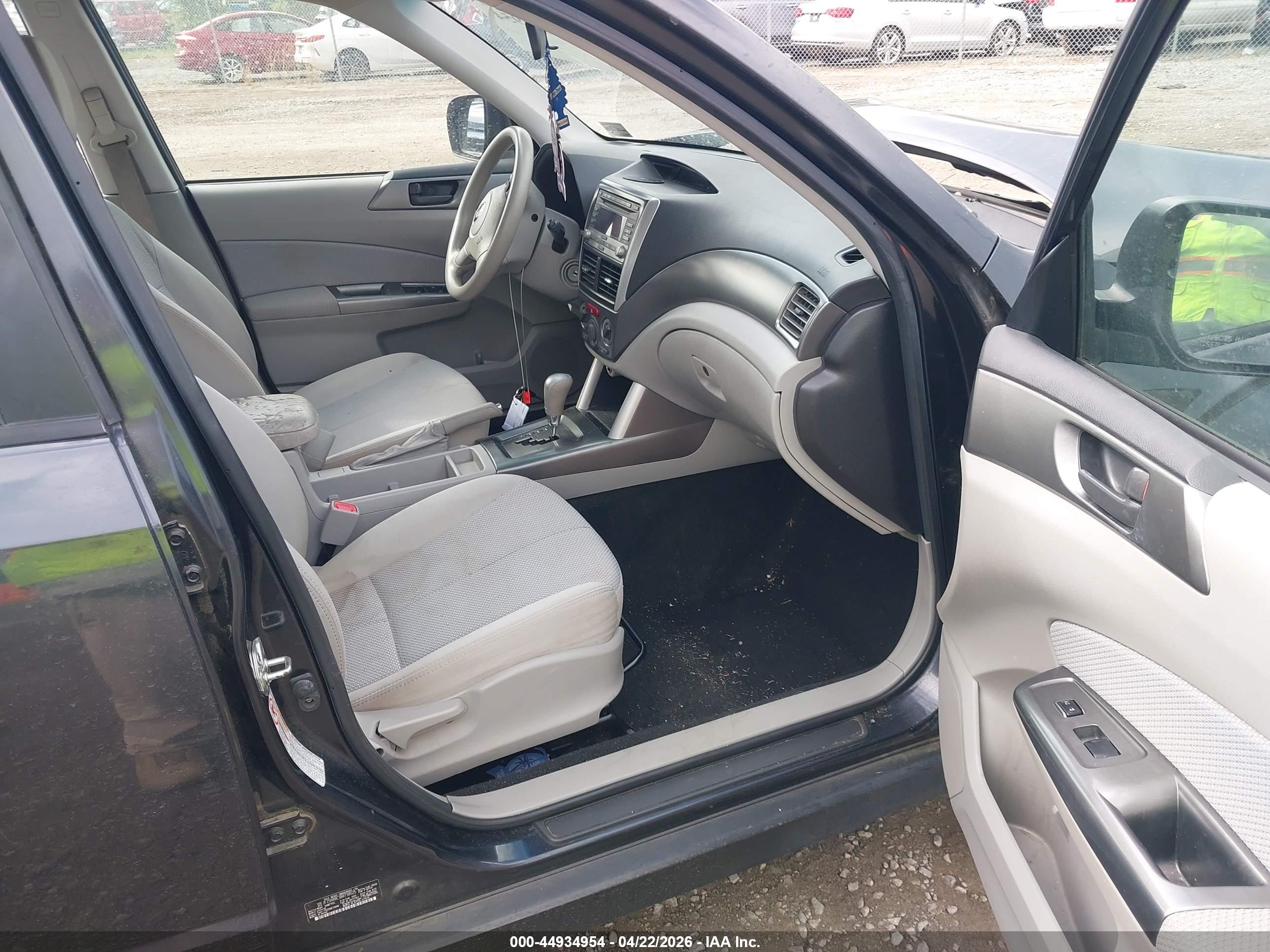SUBARU FORESTER image 5