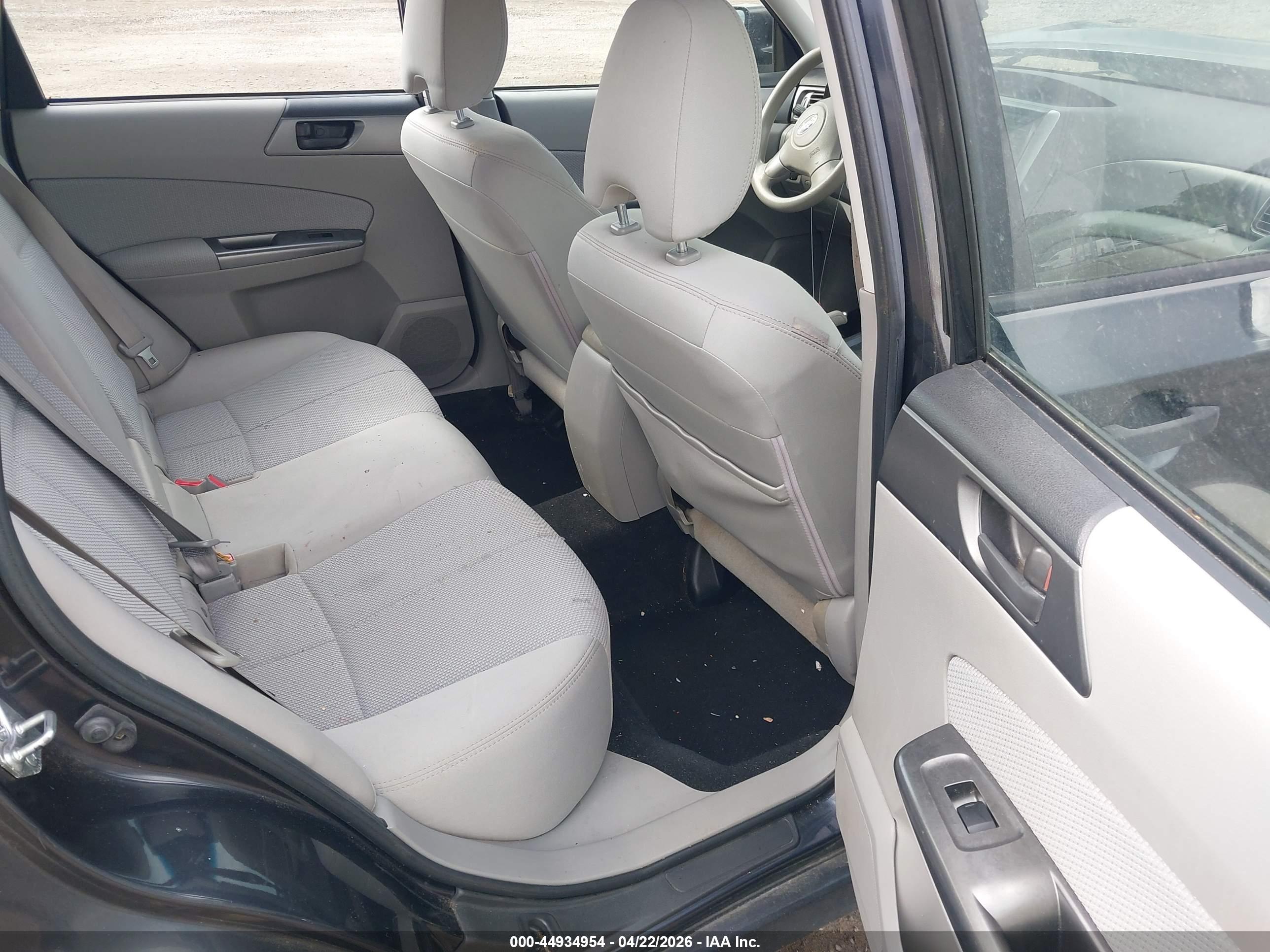 SUBARU FORESTER image 8