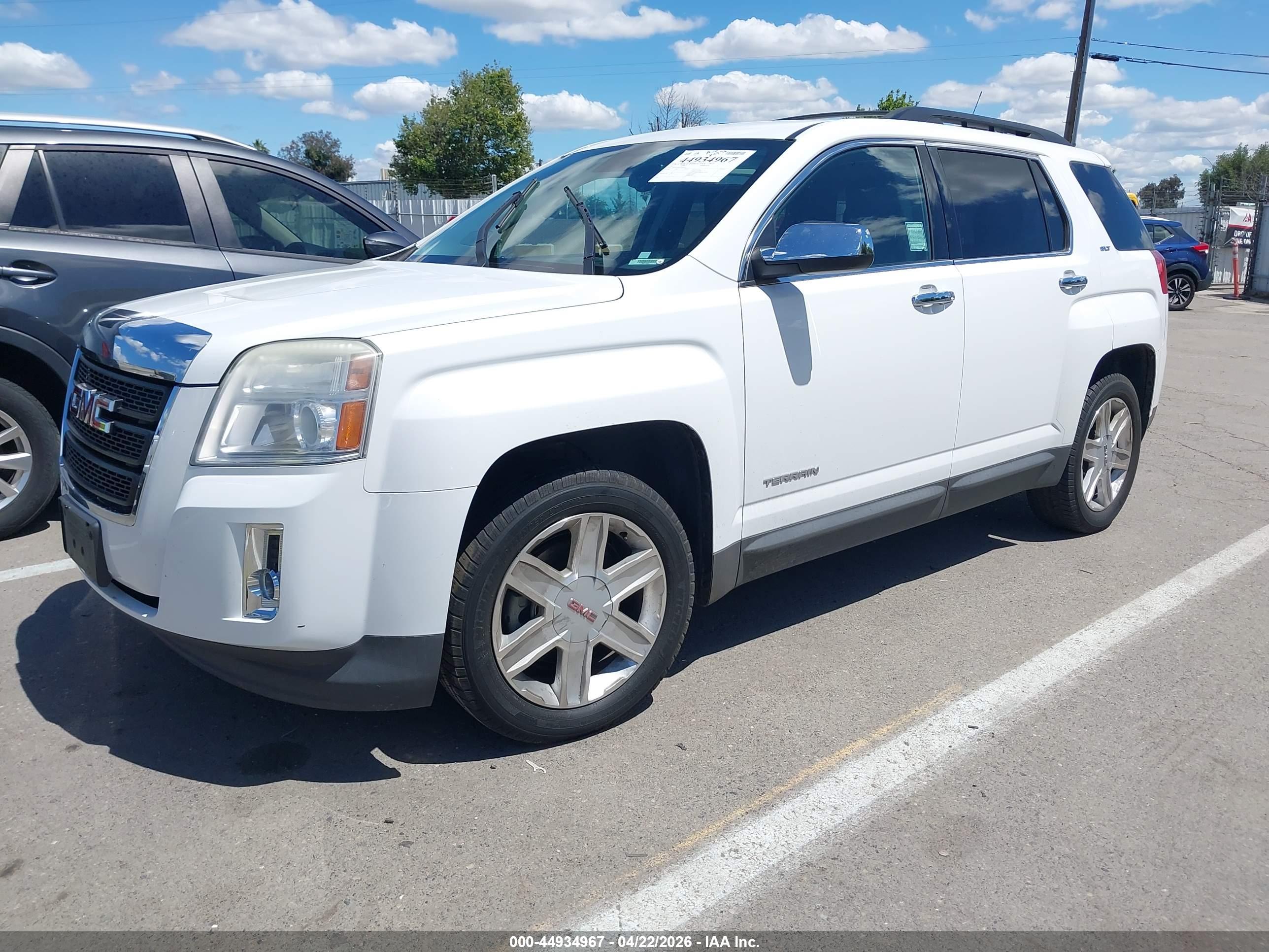 GMC TERRAIN image 2