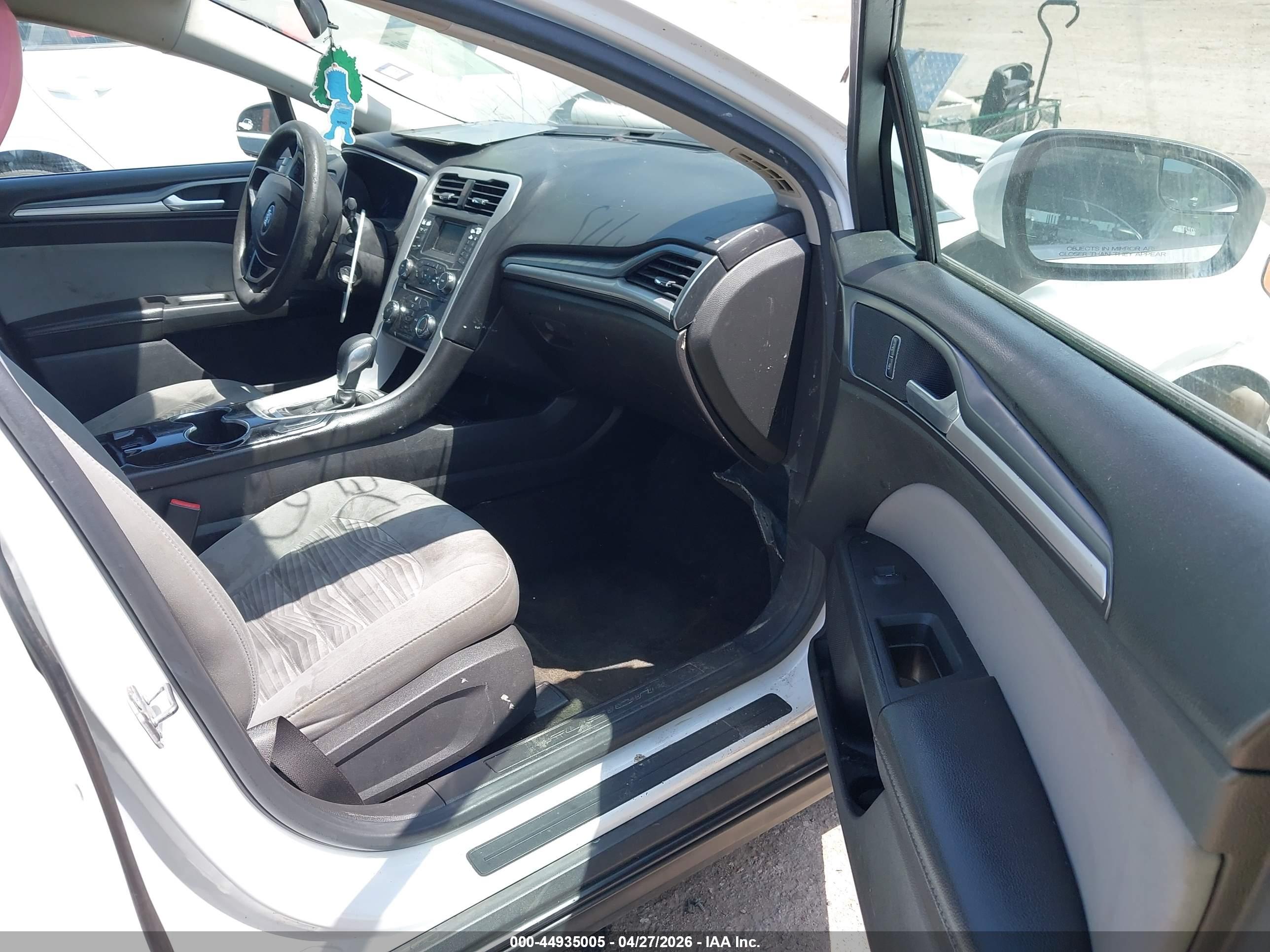 FORD FUSION image 5