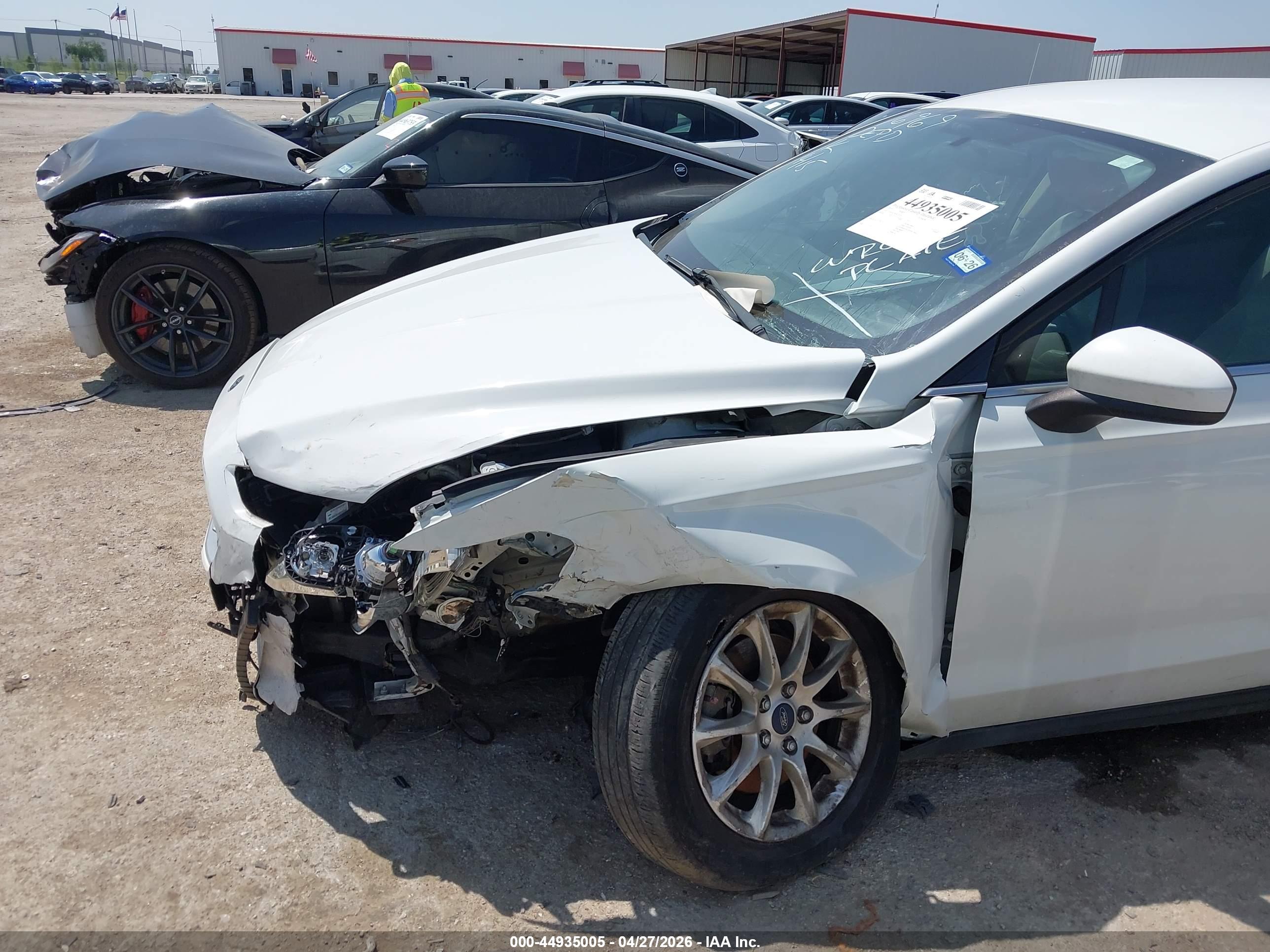 FORD FUSION image 6