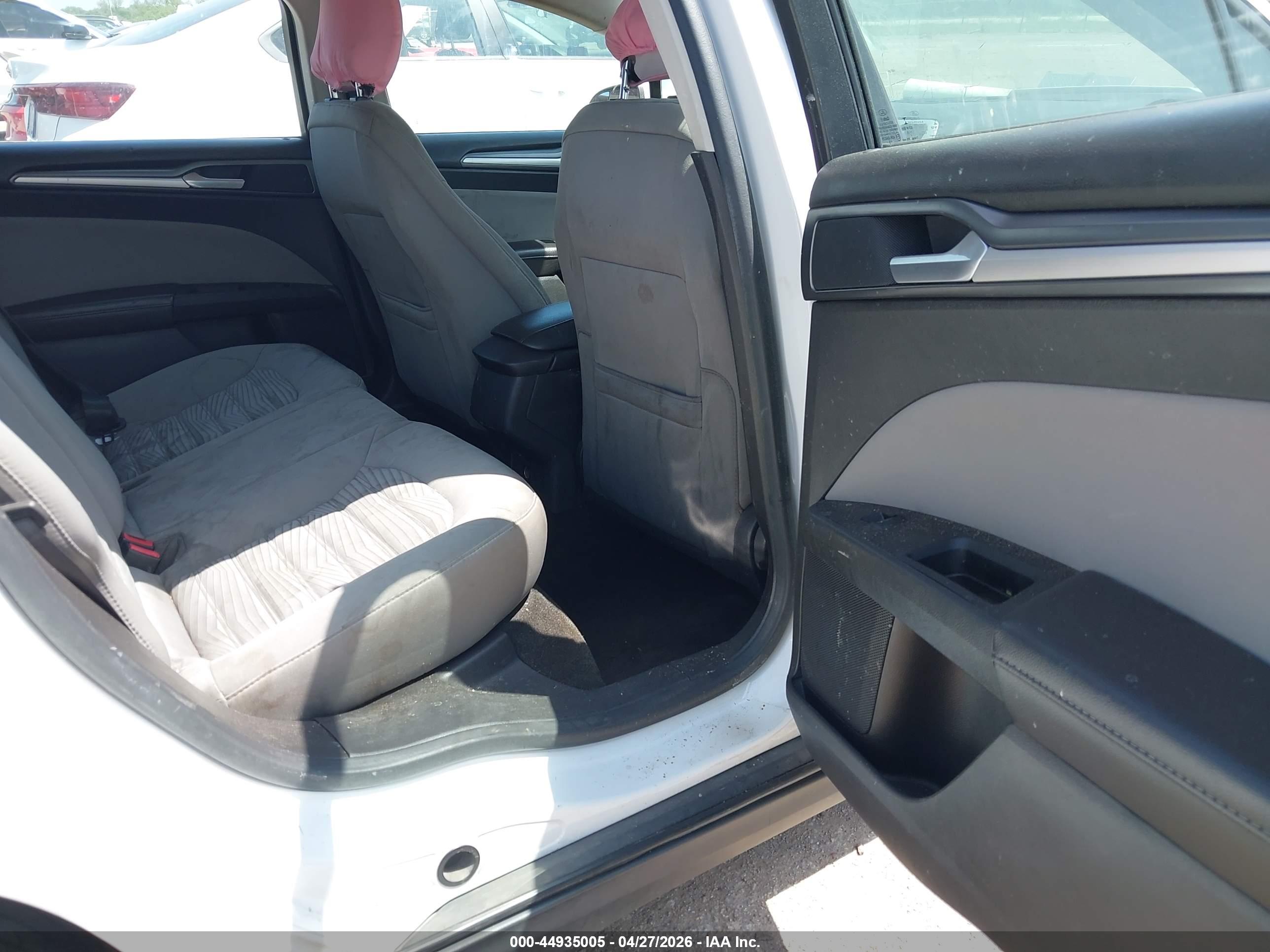 FORD FUSION image 8