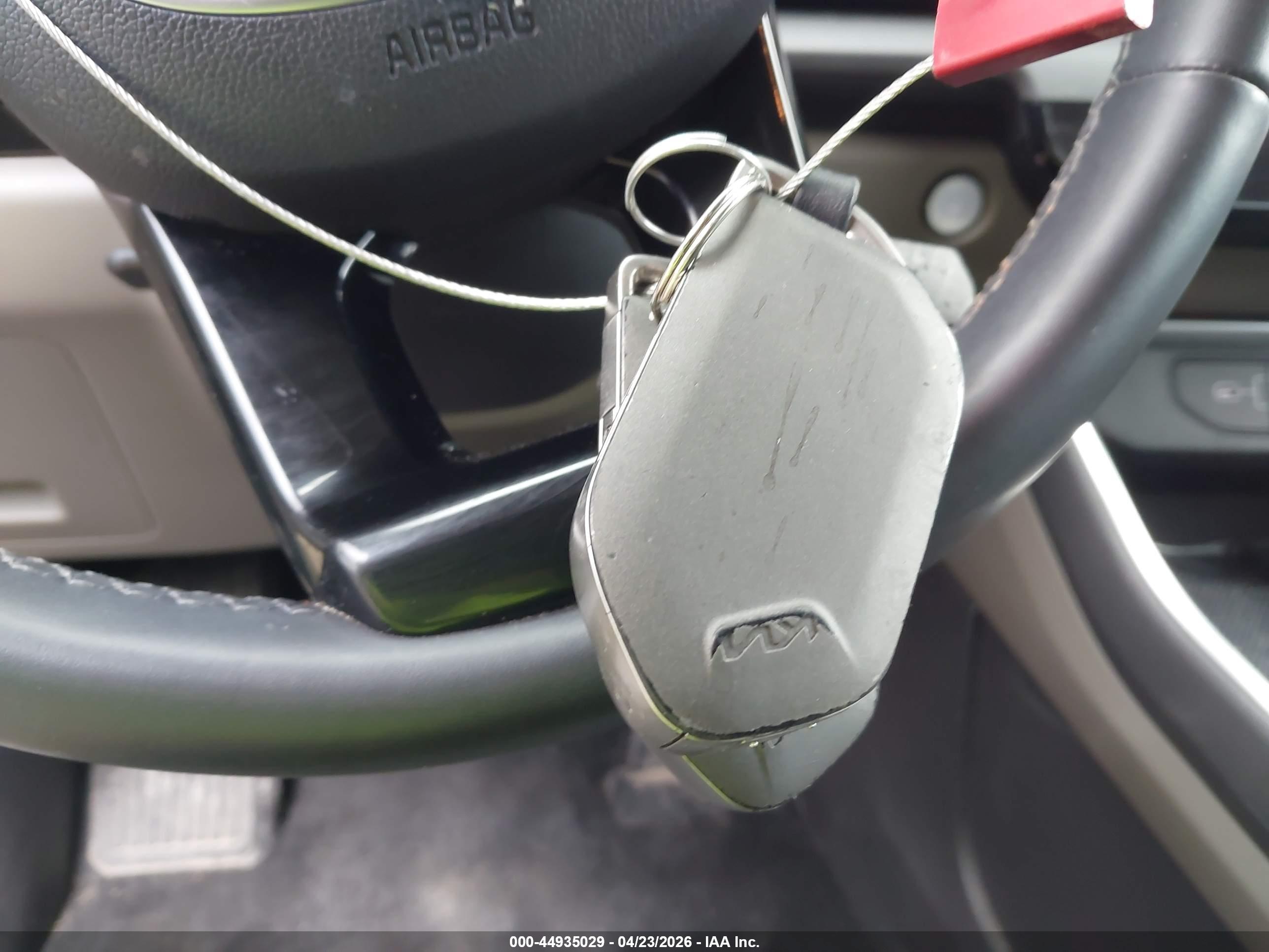 KIA CARNIVAL image 11