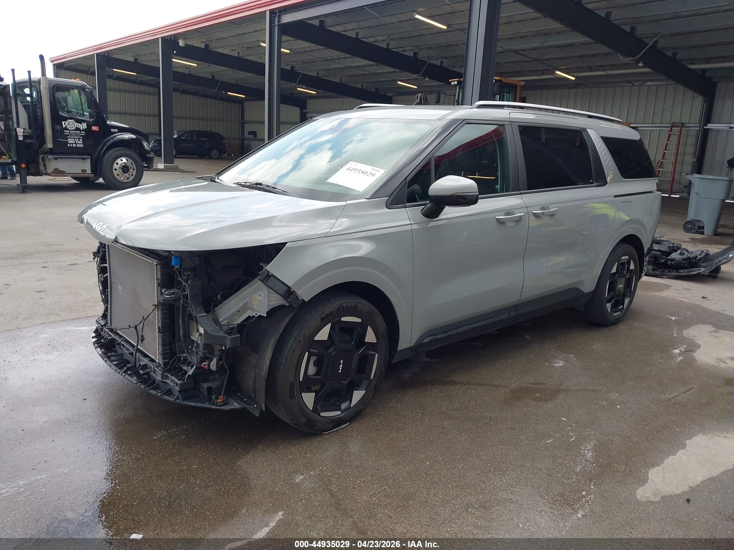 KIA CARNIVAL image 2