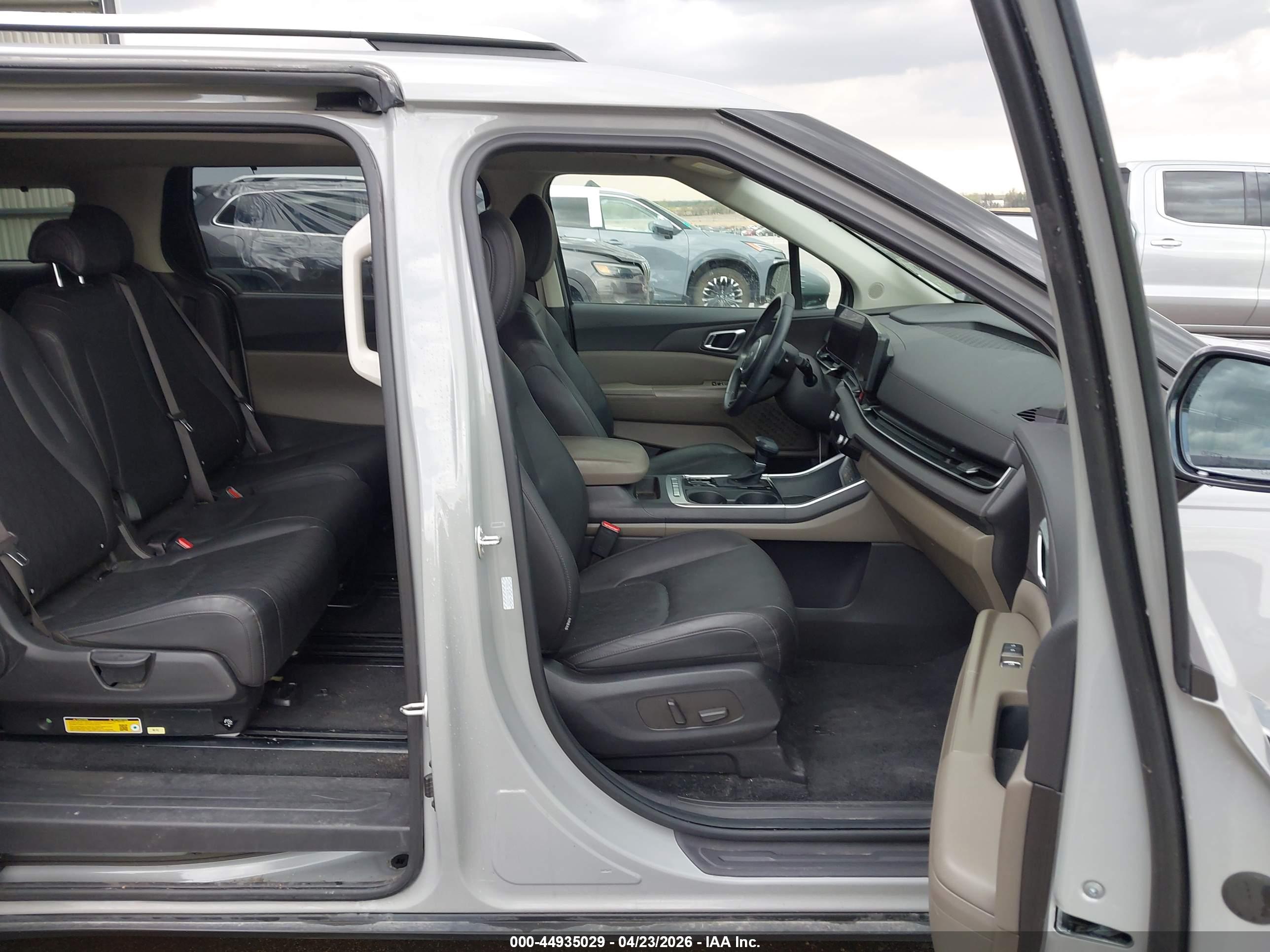 KIA CARNIVAL image 5
