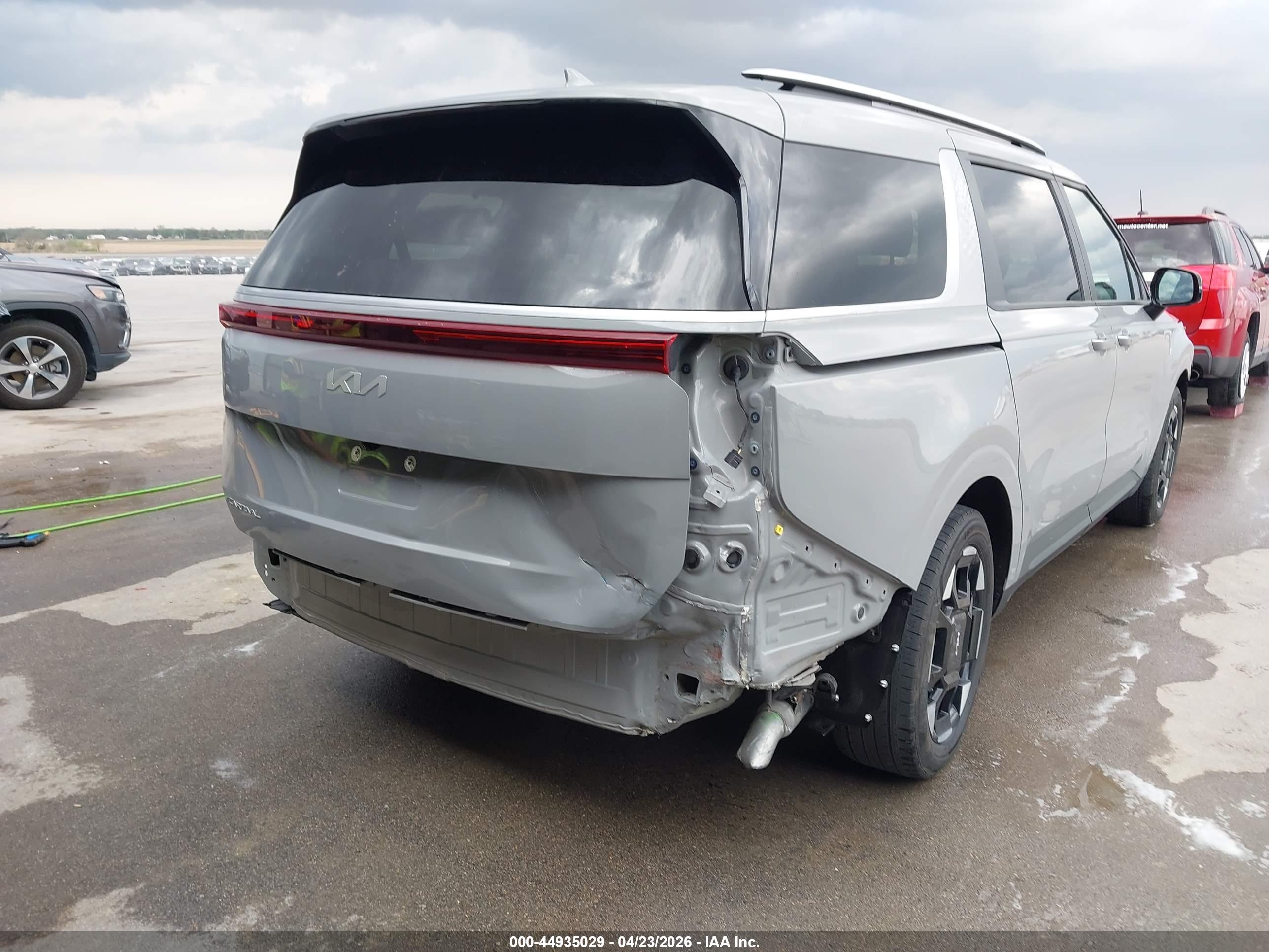 KIA CARNIVAL image 6
