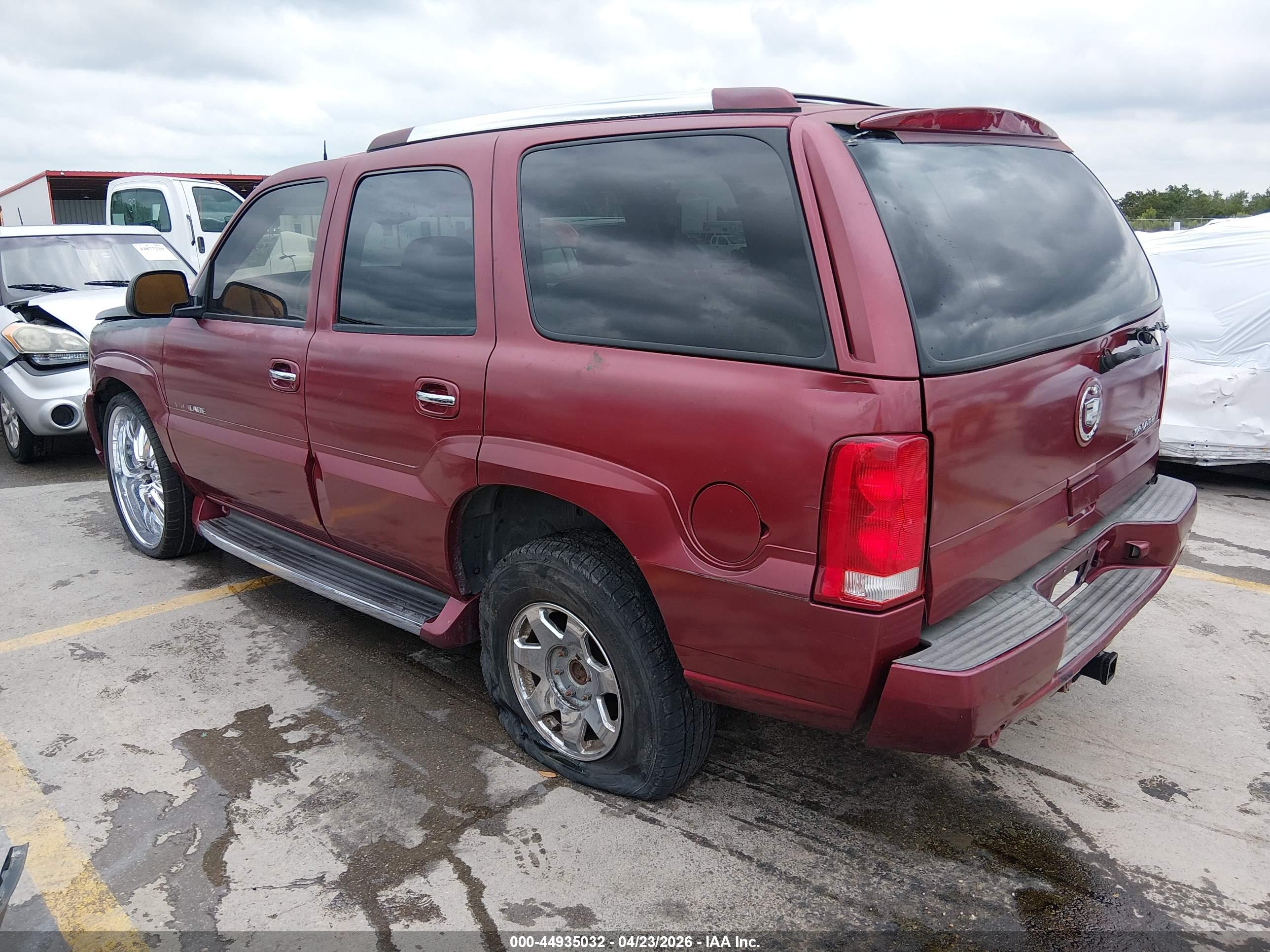 CADILLAC ESCALADE image 3
