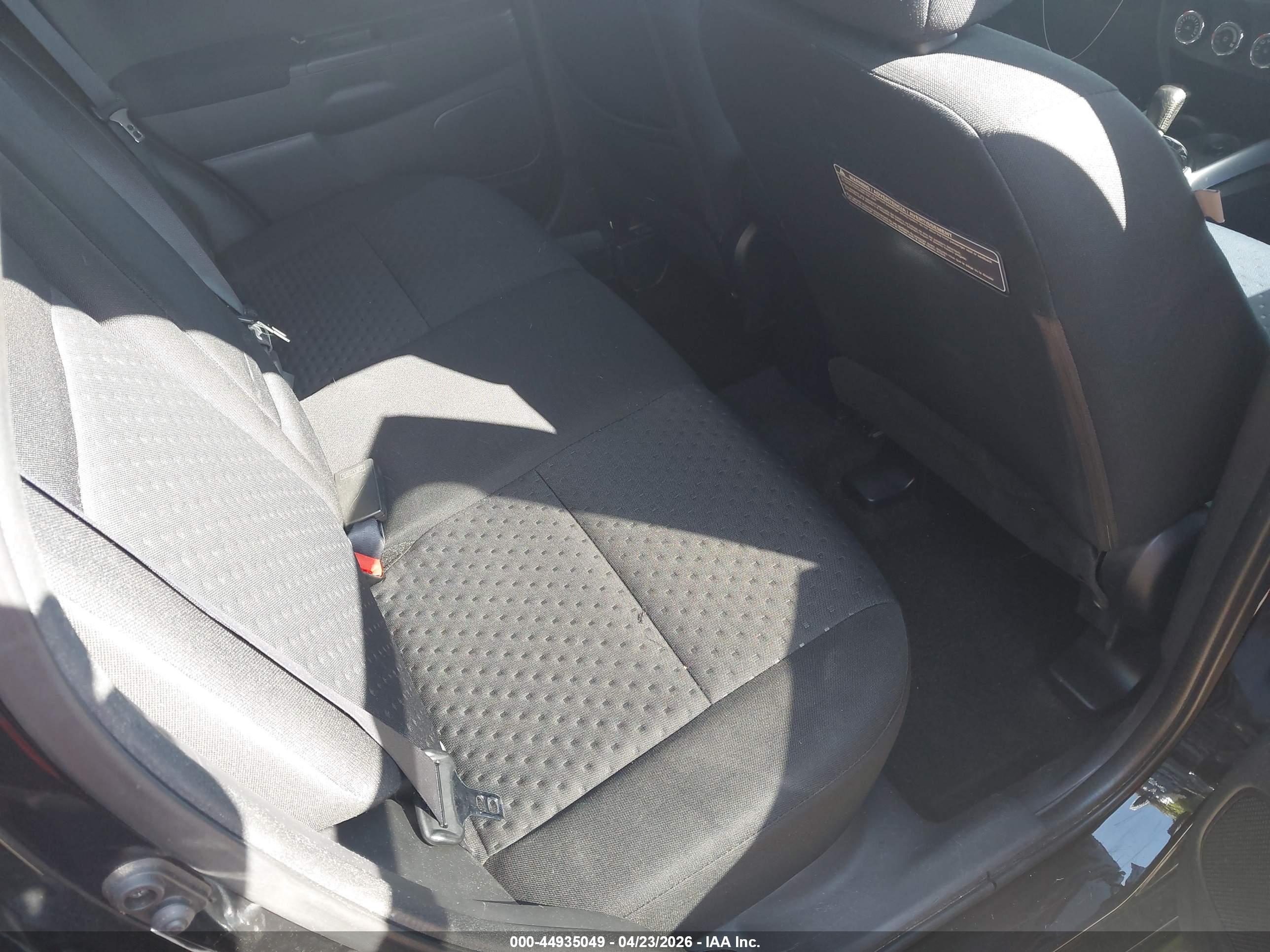 MITSUBISHI OUTLANDER image 8
