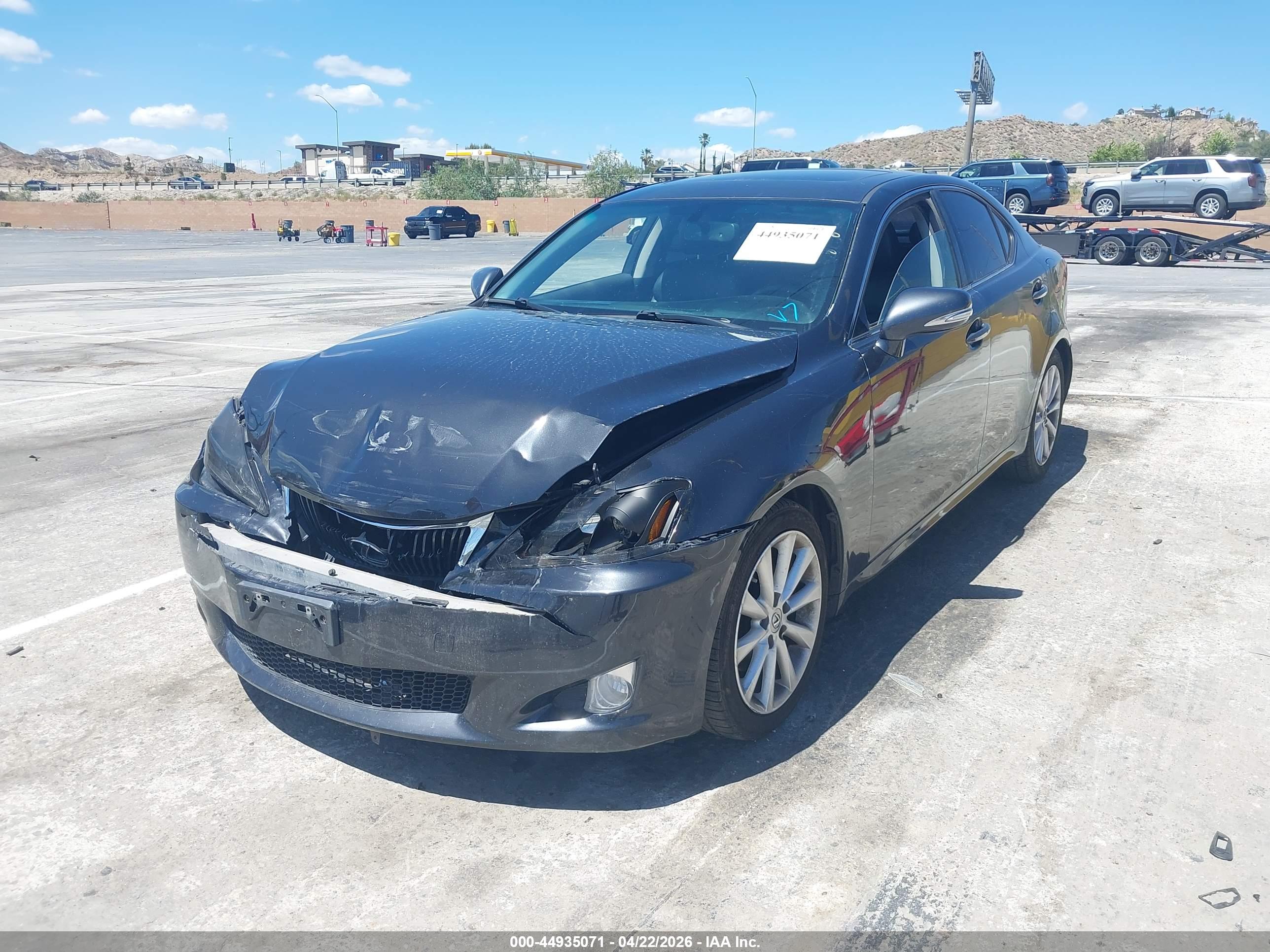 LEXUS IS image 2