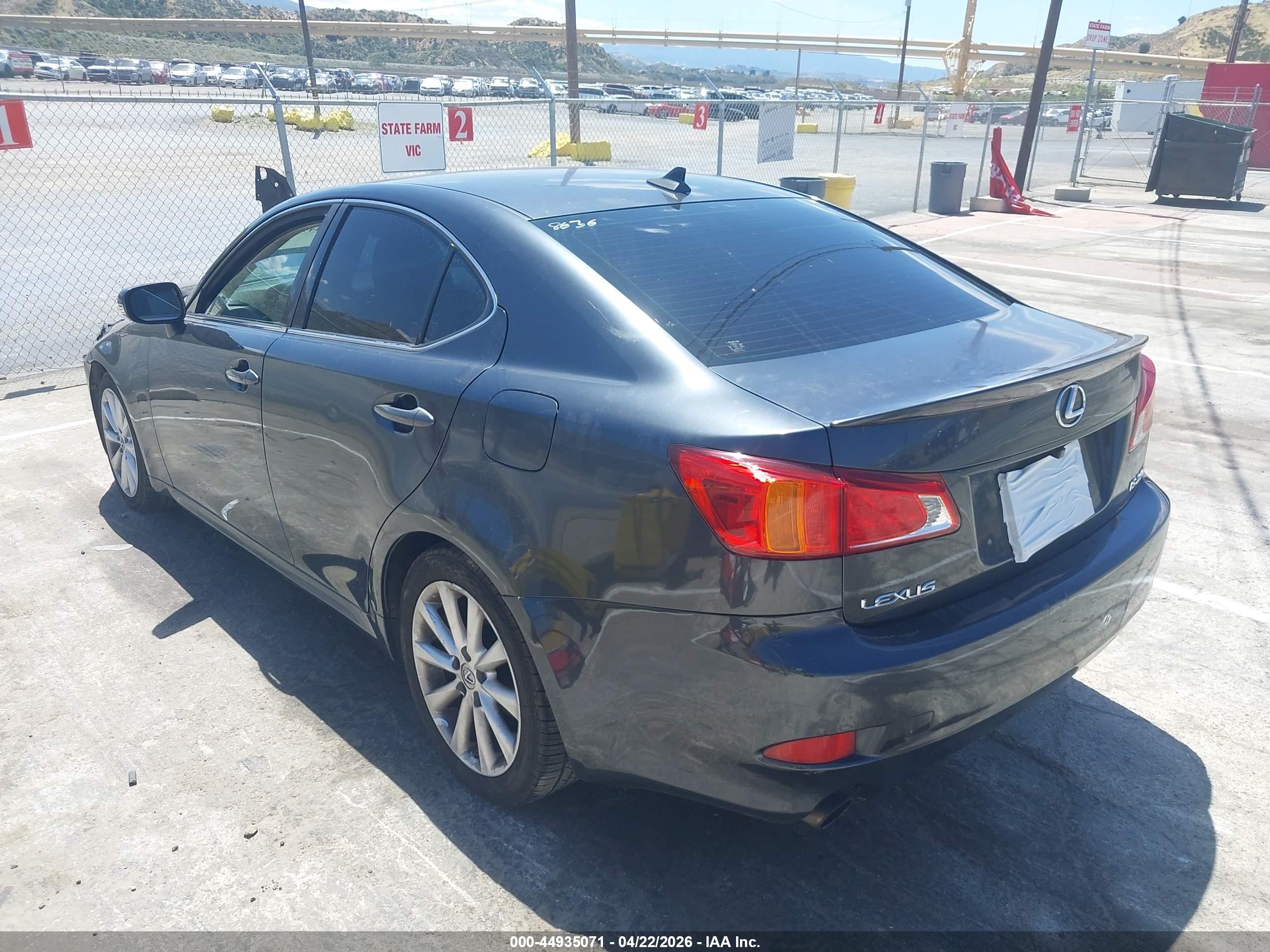 LEXUS IS image 3