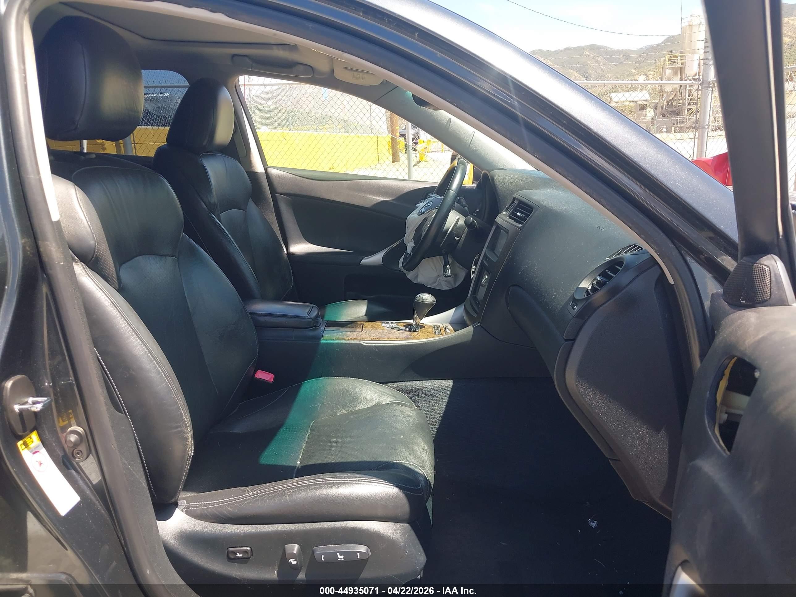 LEXUS IS image 5