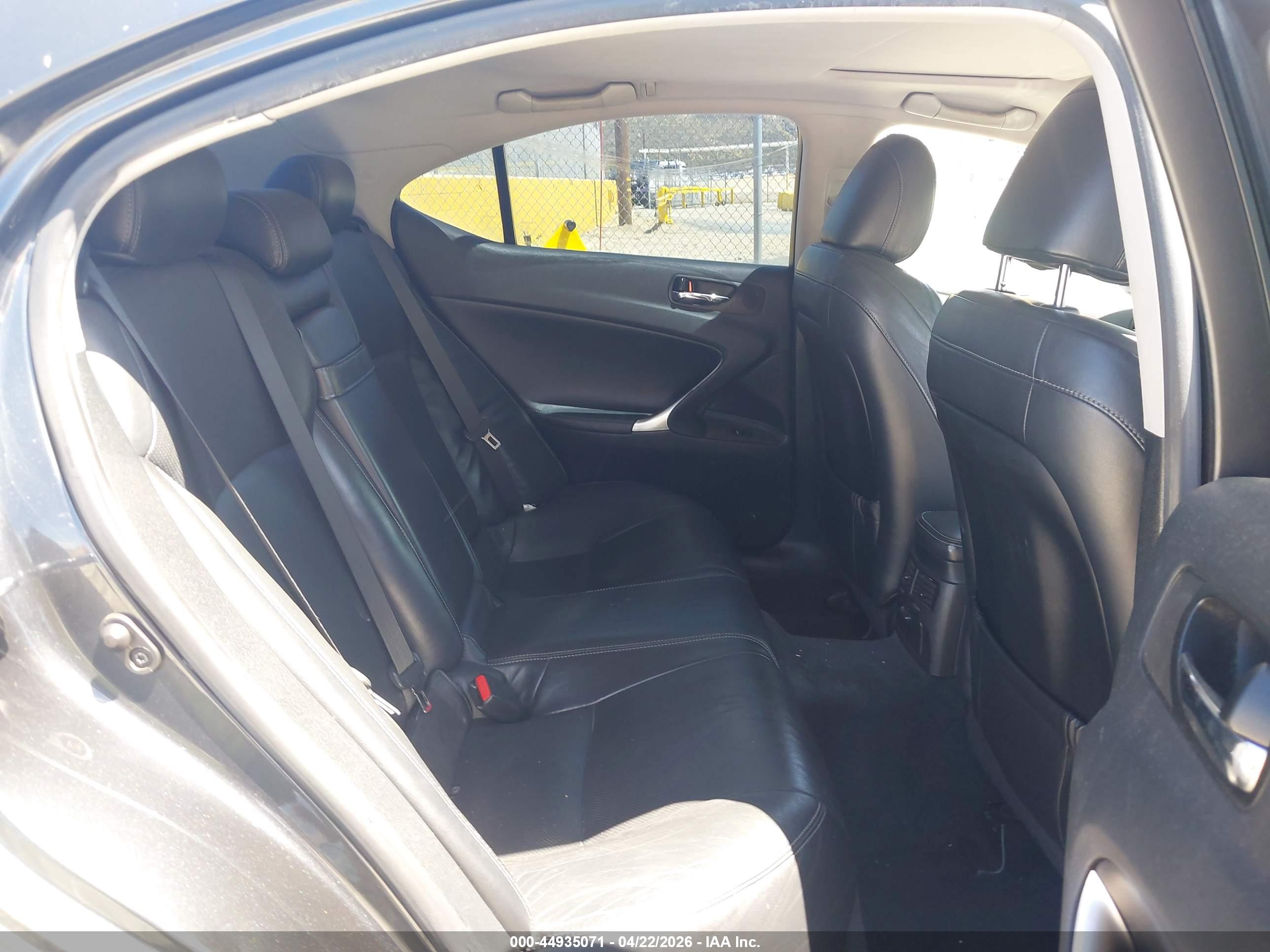 LEXUS IS image 8