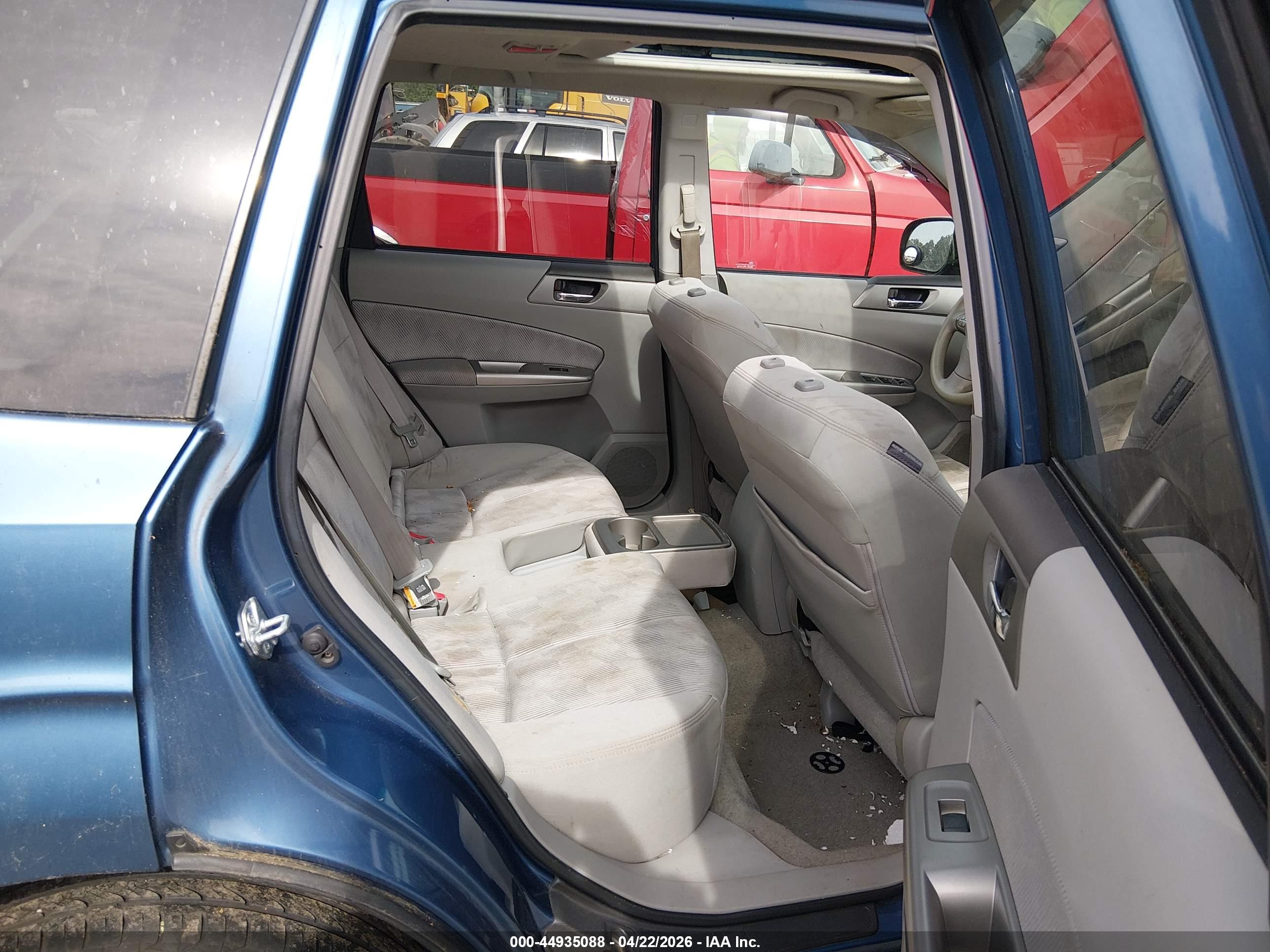 SUBARU FORESTER image 8