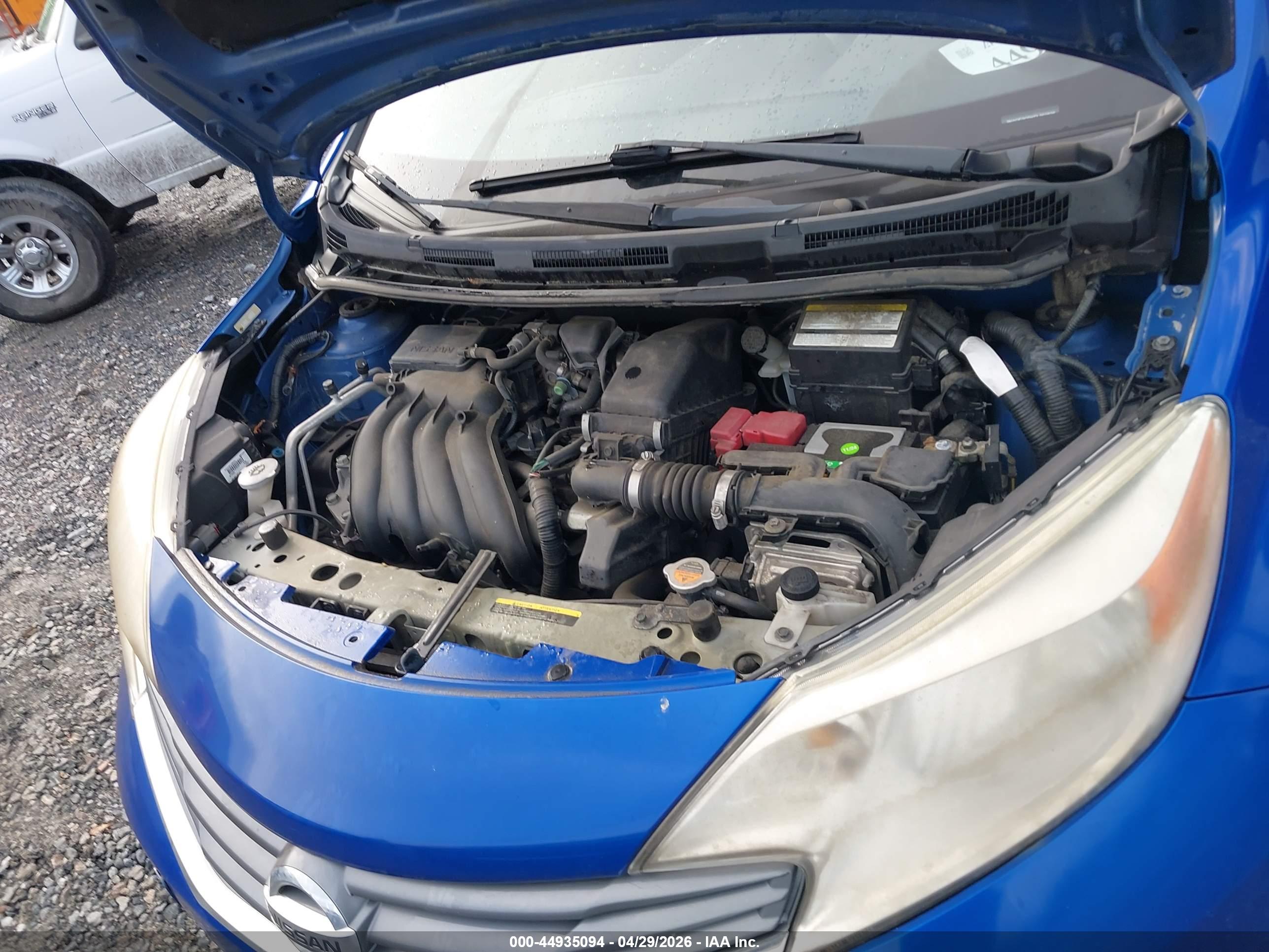 NISSAN VERSA image 10