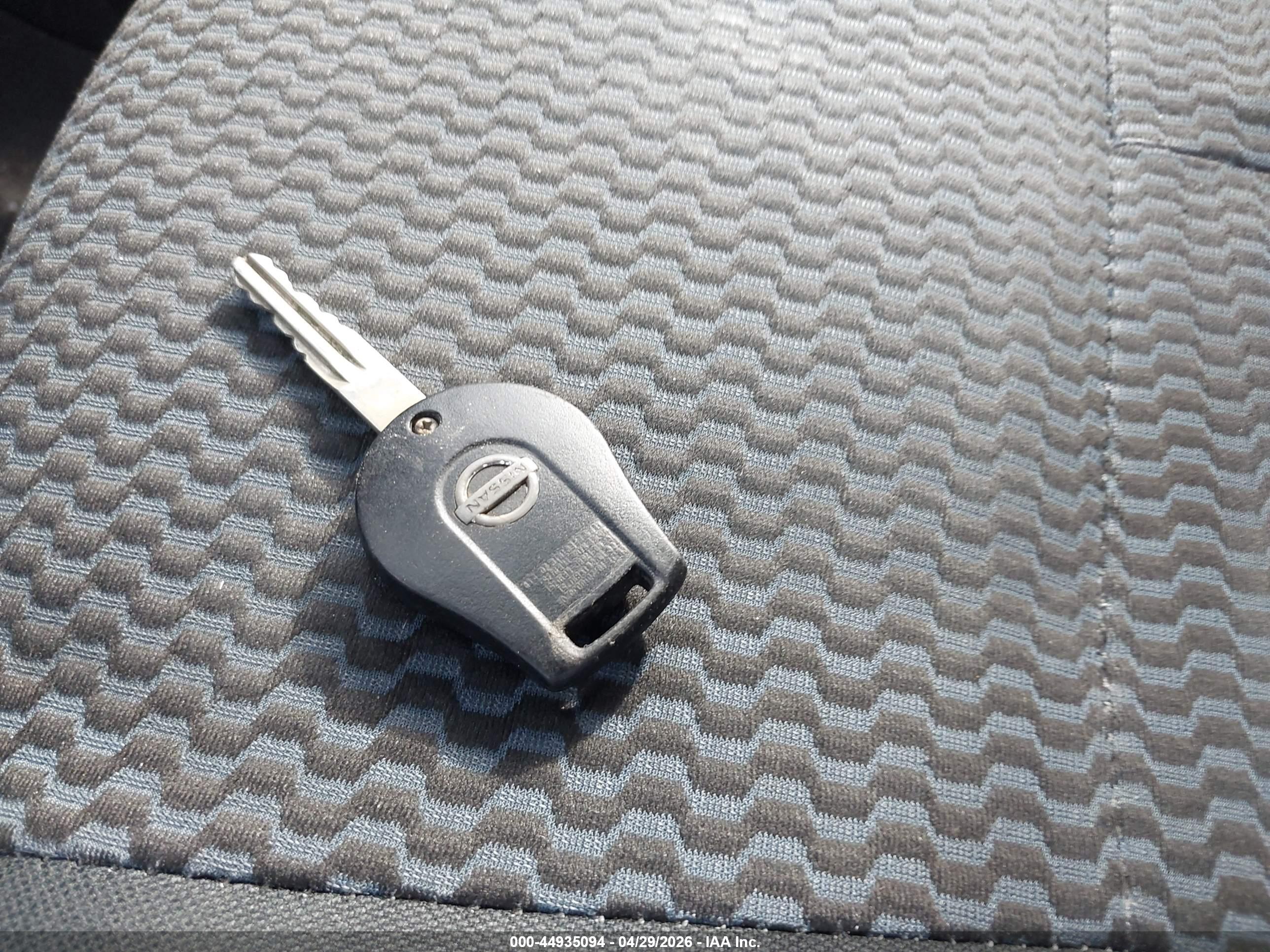 NISSAN VERSA image 11