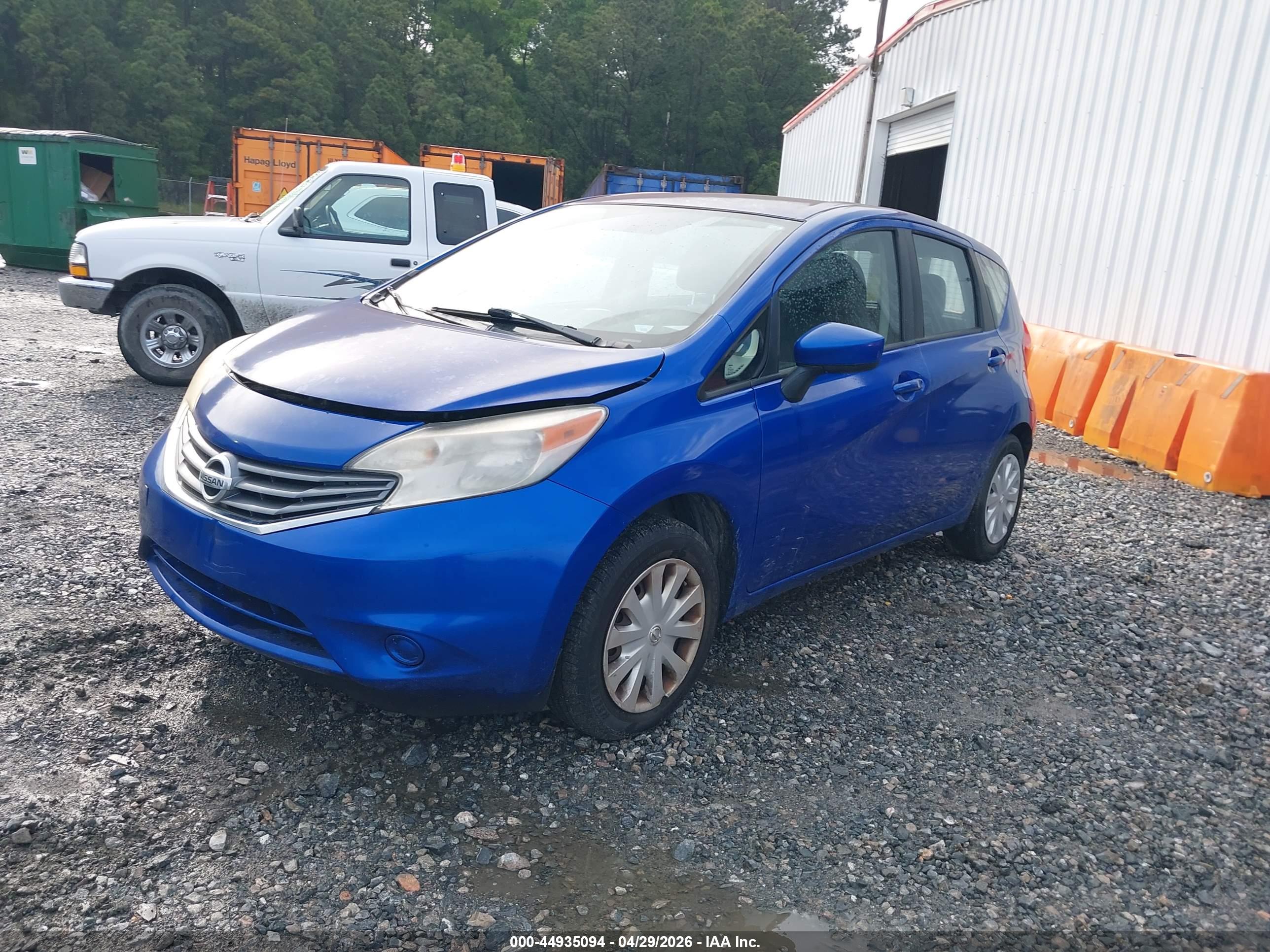 NISSAN VERSA image 2