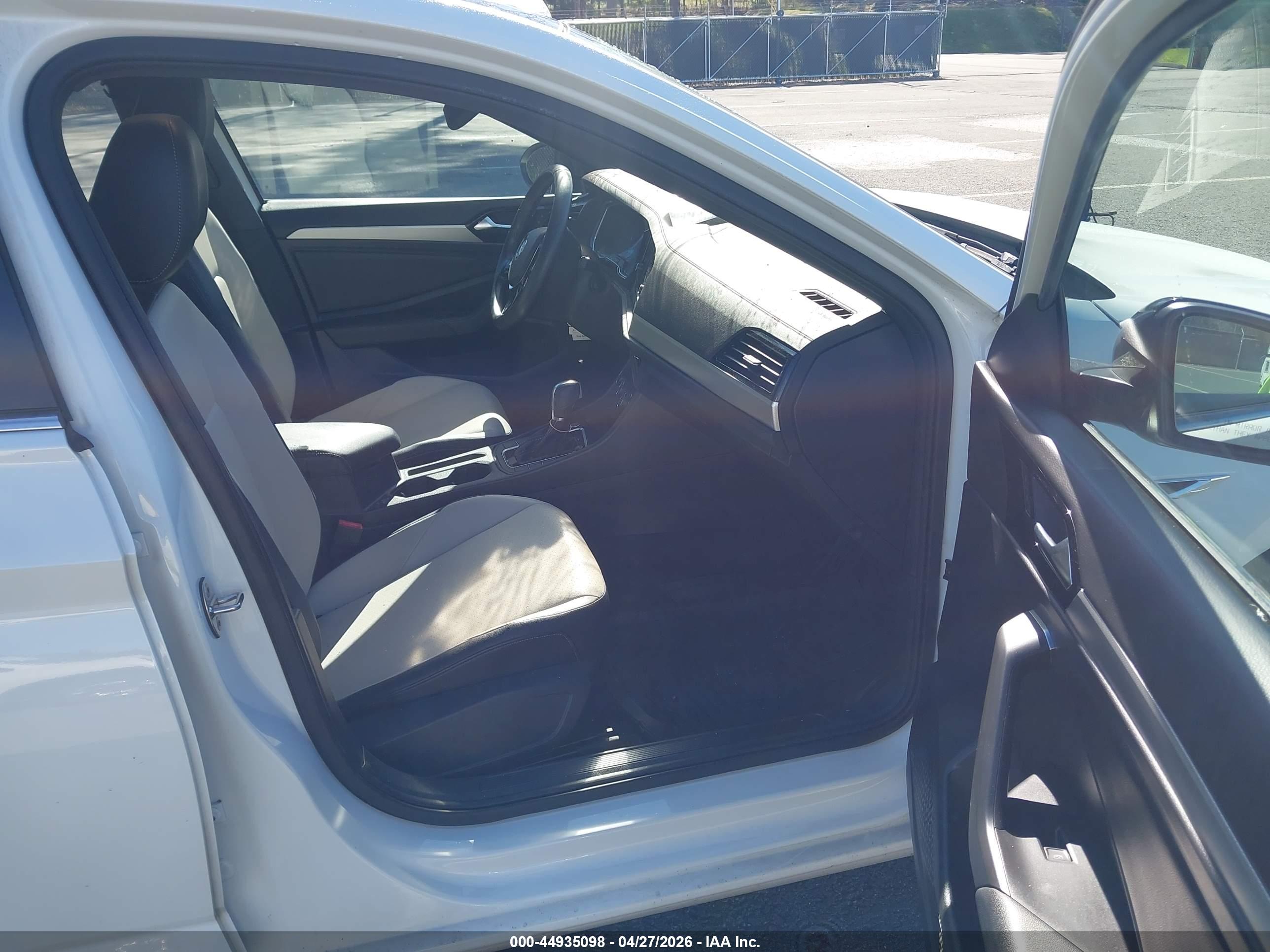 VOLKSWAGEN JETTA image 5