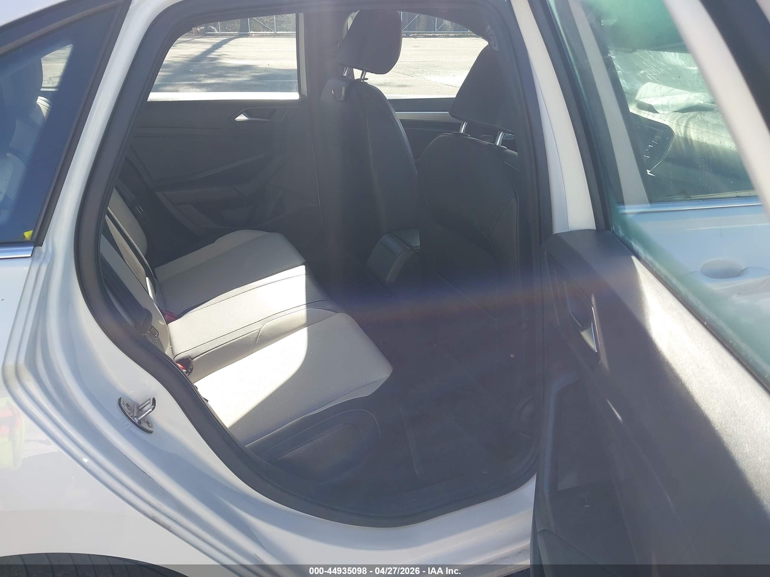 VOLKSWAGEN JETTA image 8