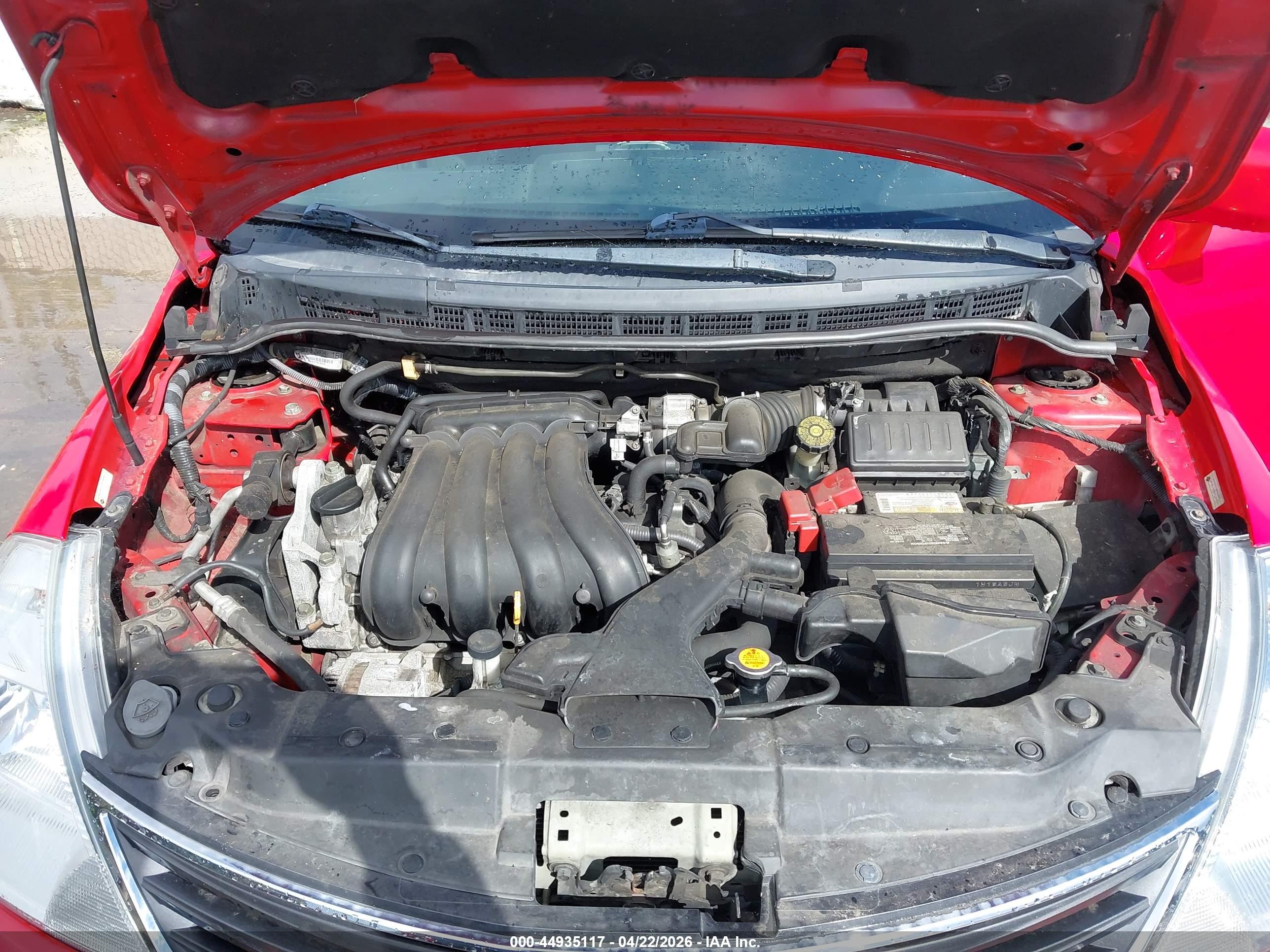 NISSAN VERSA image 10