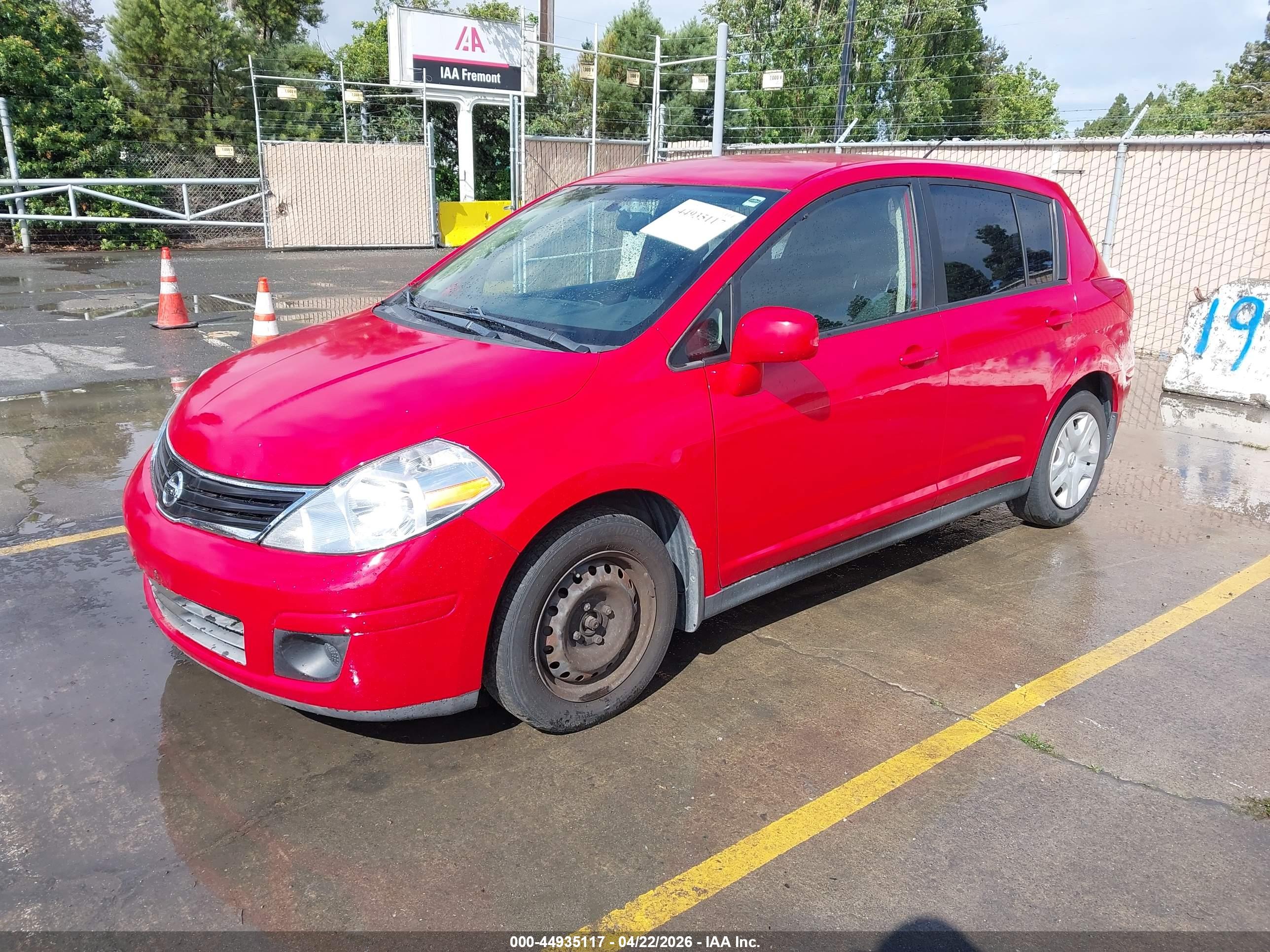 NISSAN VERSA image 2