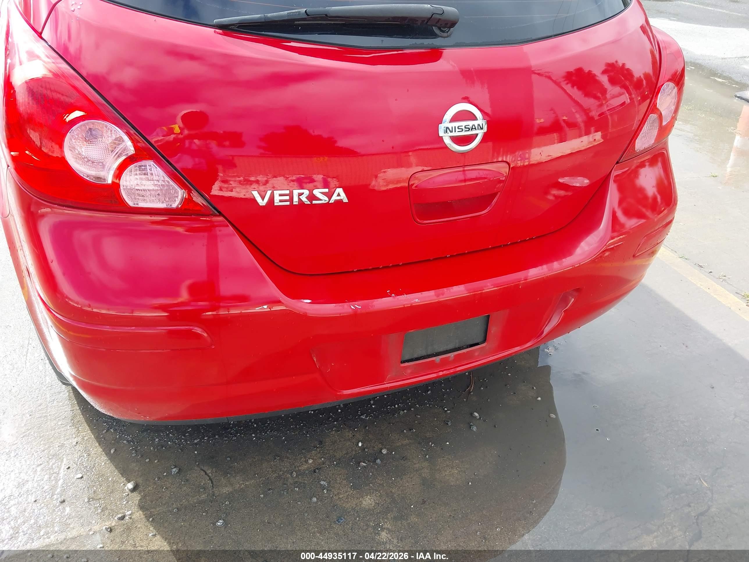 NISSAN VERSA image 6