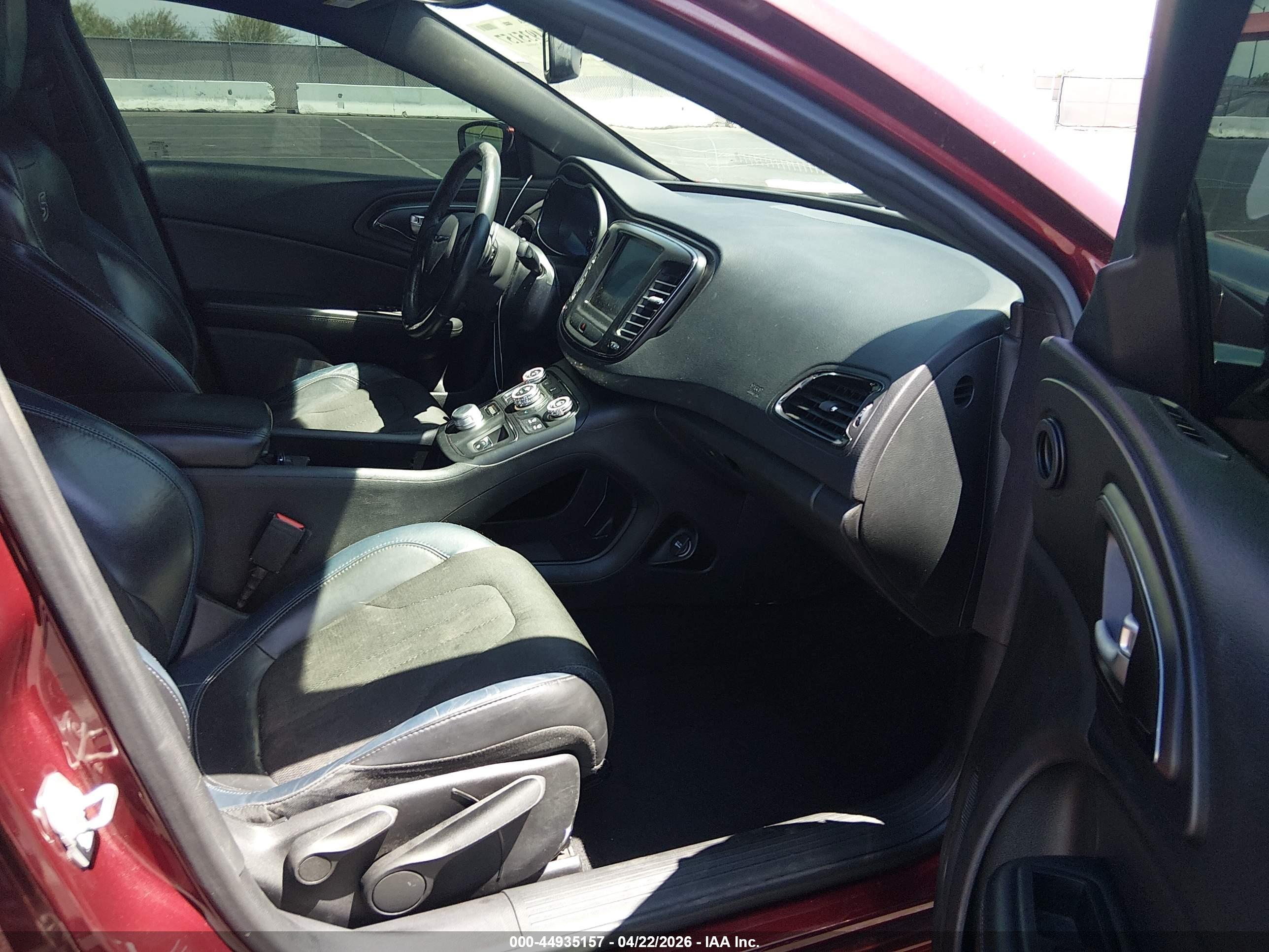 CHRYSLER 200 image 5