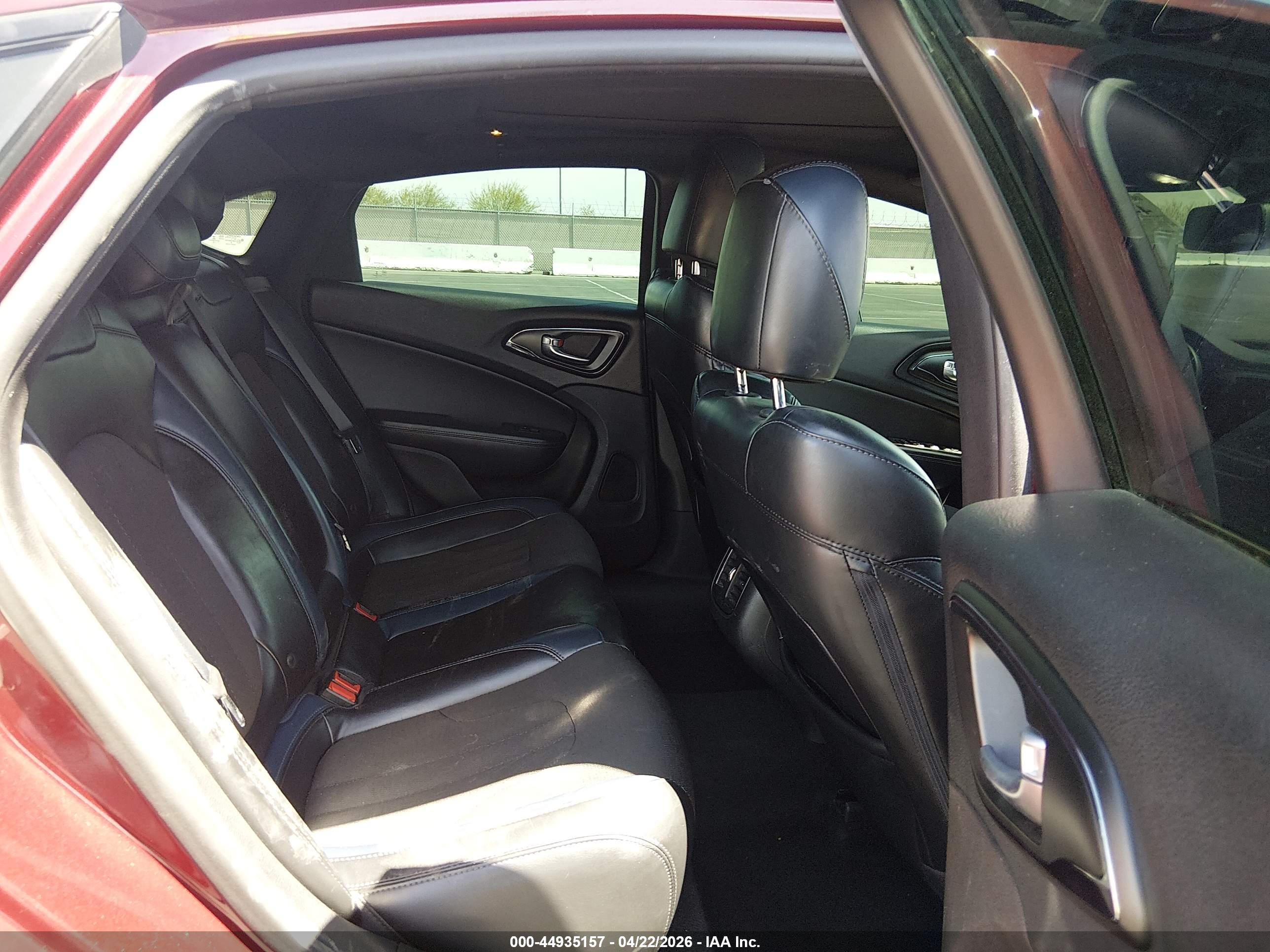 CHRYSLER 200 image 8