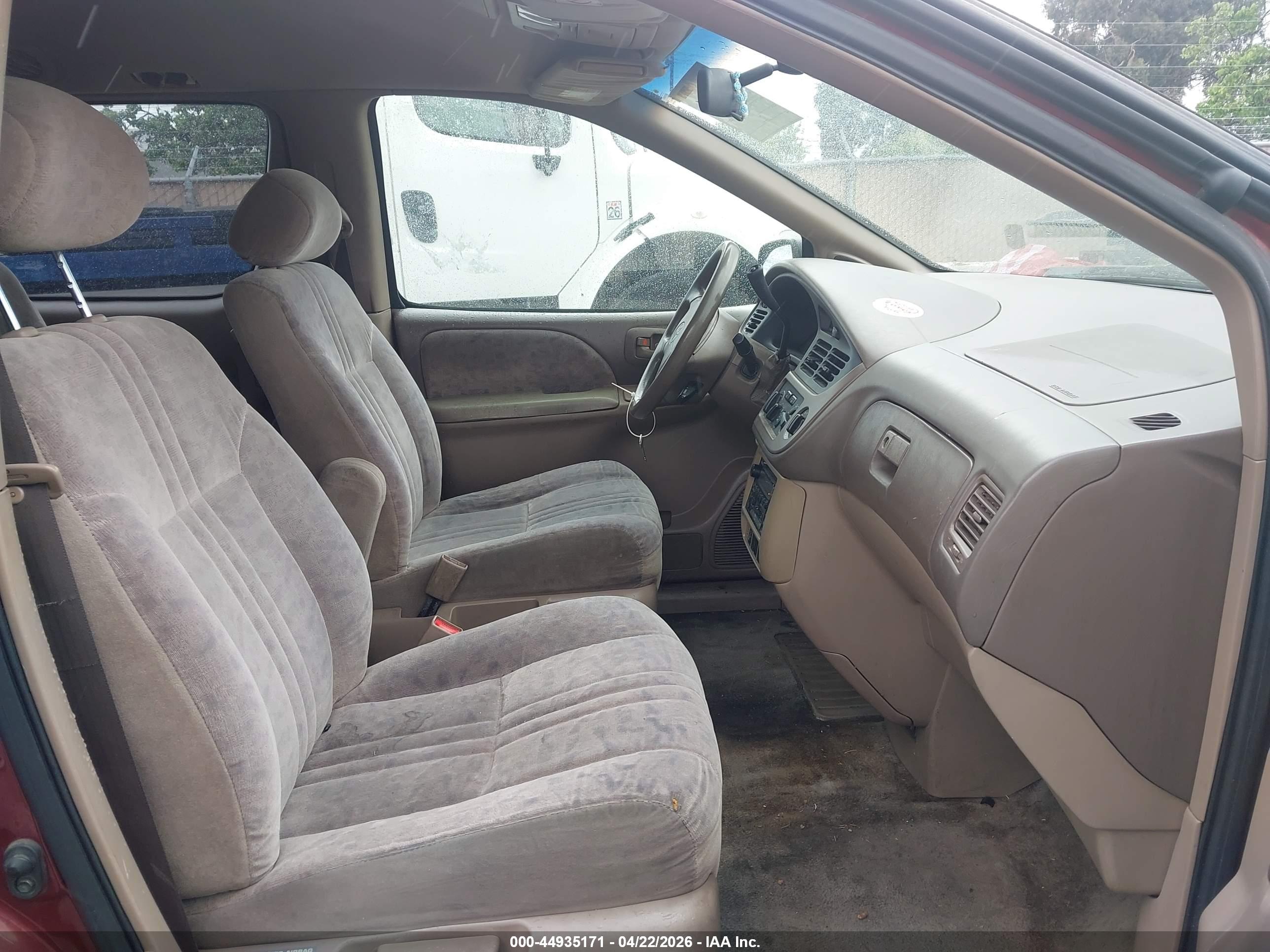 TOYOTA SIENNA image 5