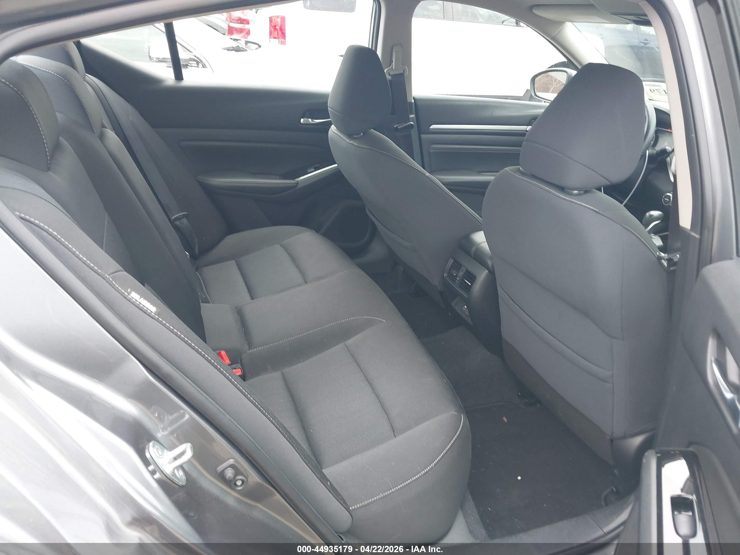 NISSAN ALTIMA image 8