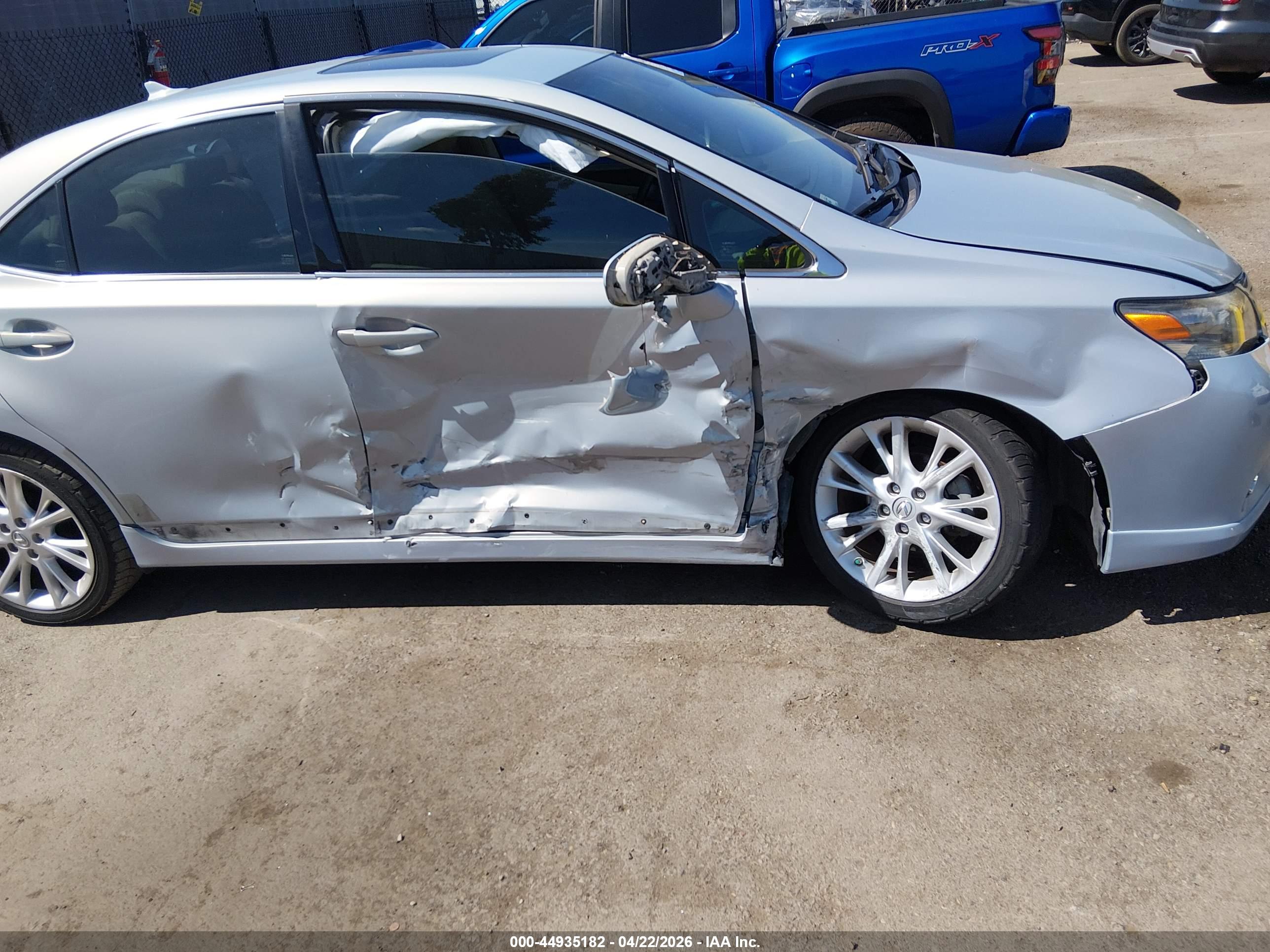 LEXUS HS image 6