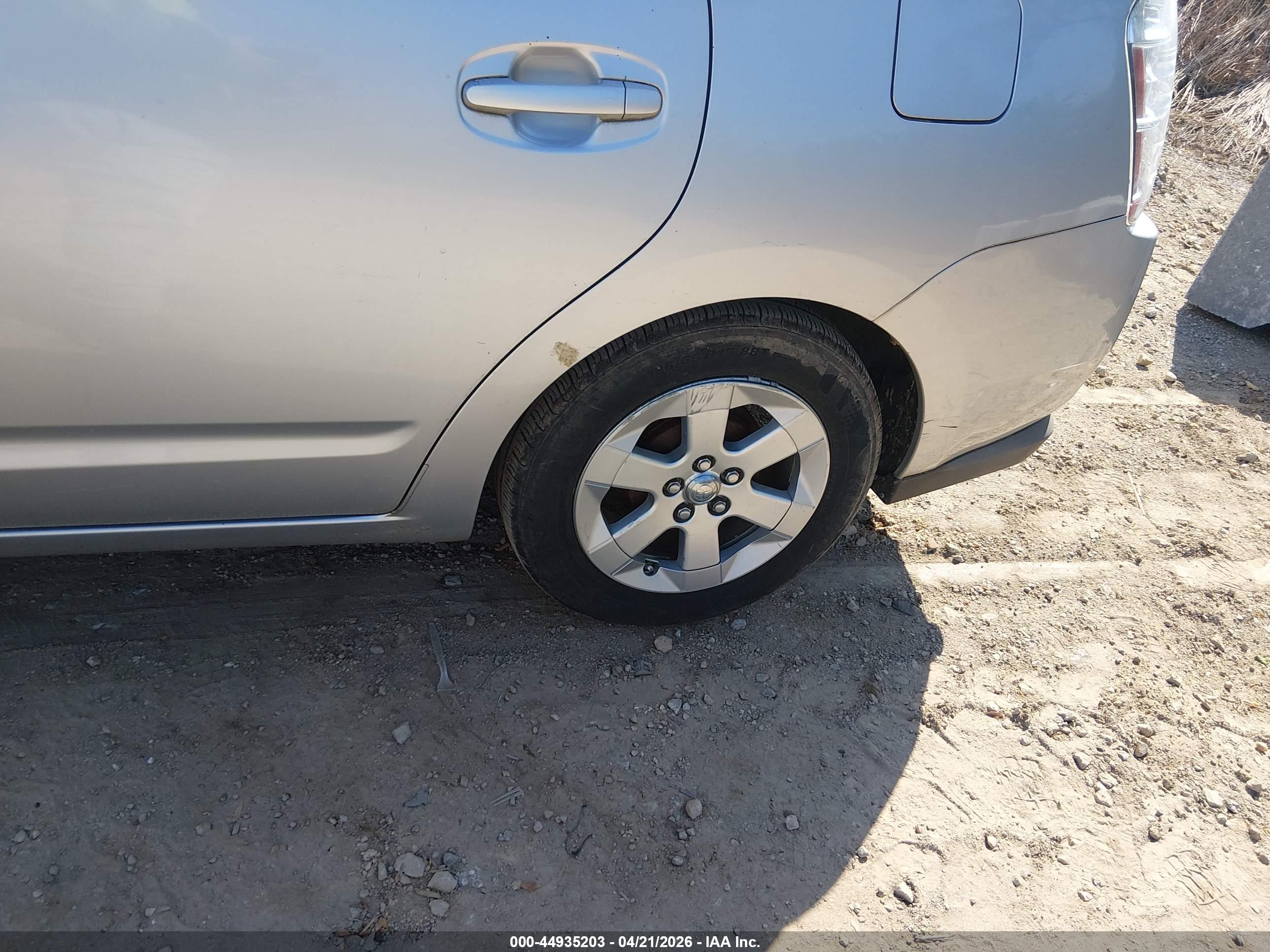 TOYOTA PRIUS image 6