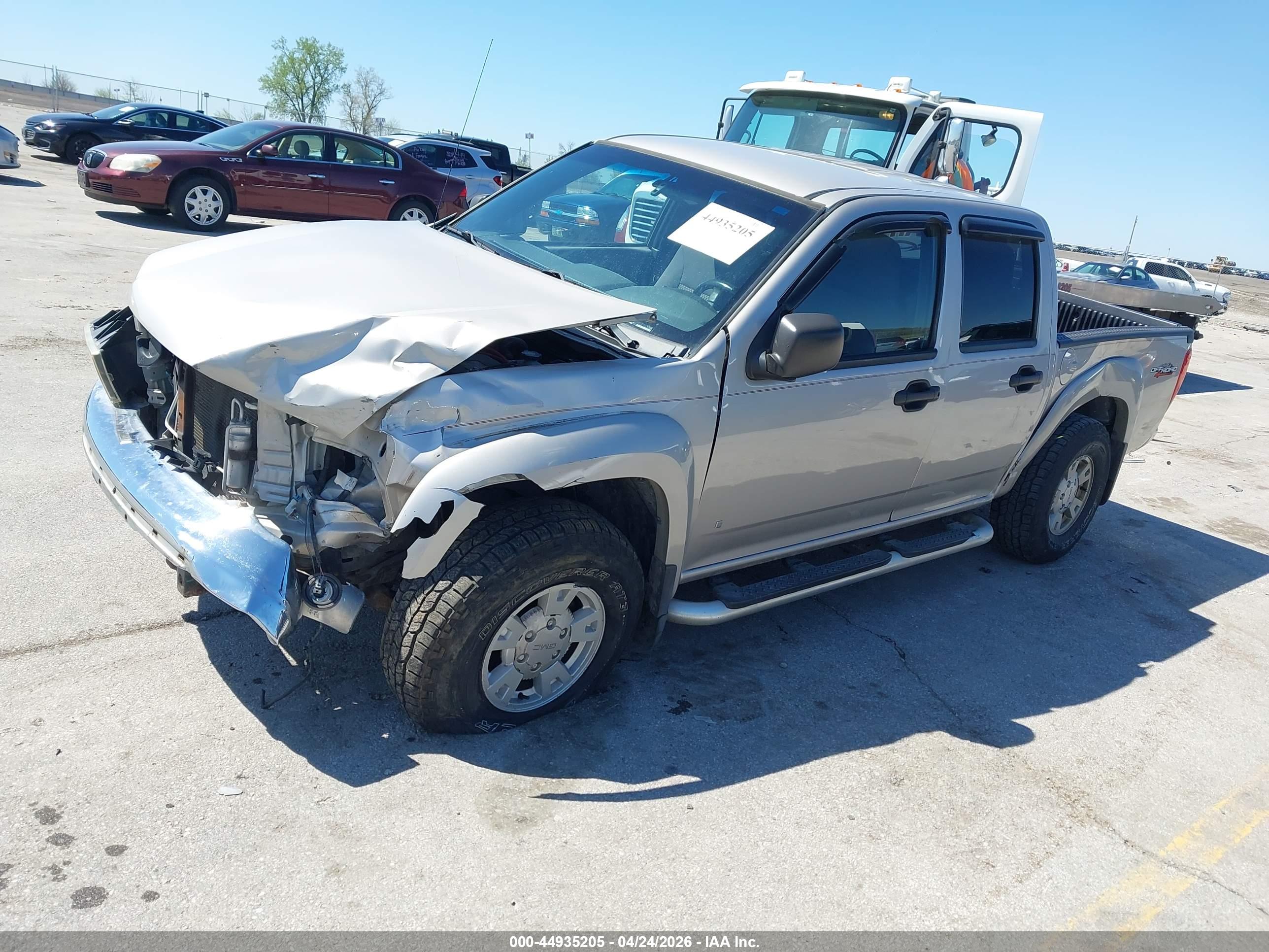 GMC CANYON image 2