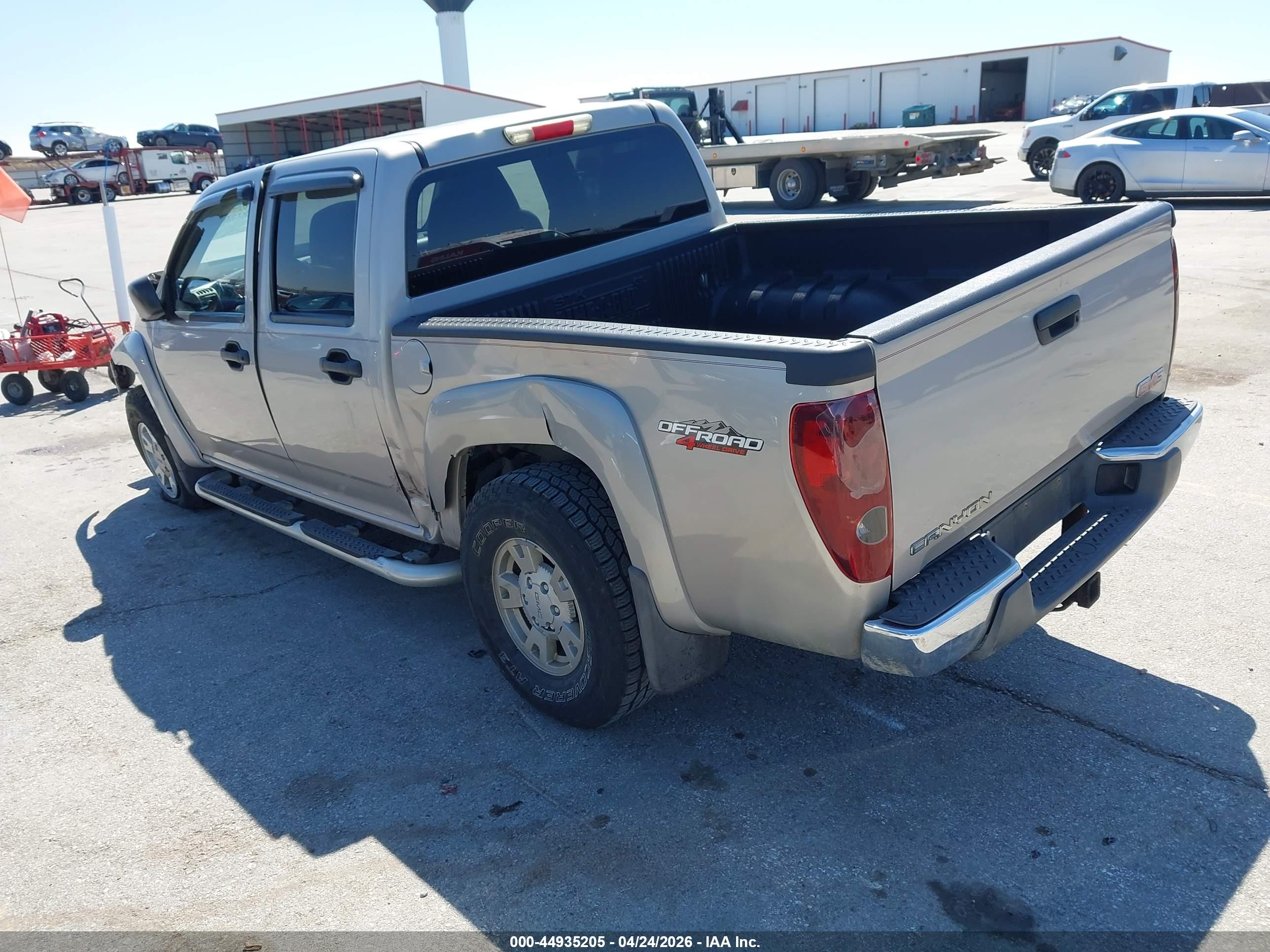 GMC CANYON image 3
