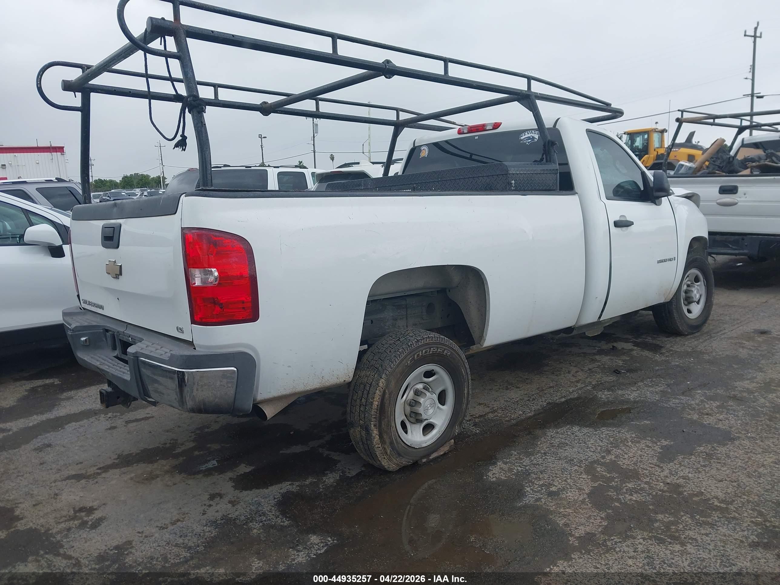 CHEVROLET SILVERADO image 4
