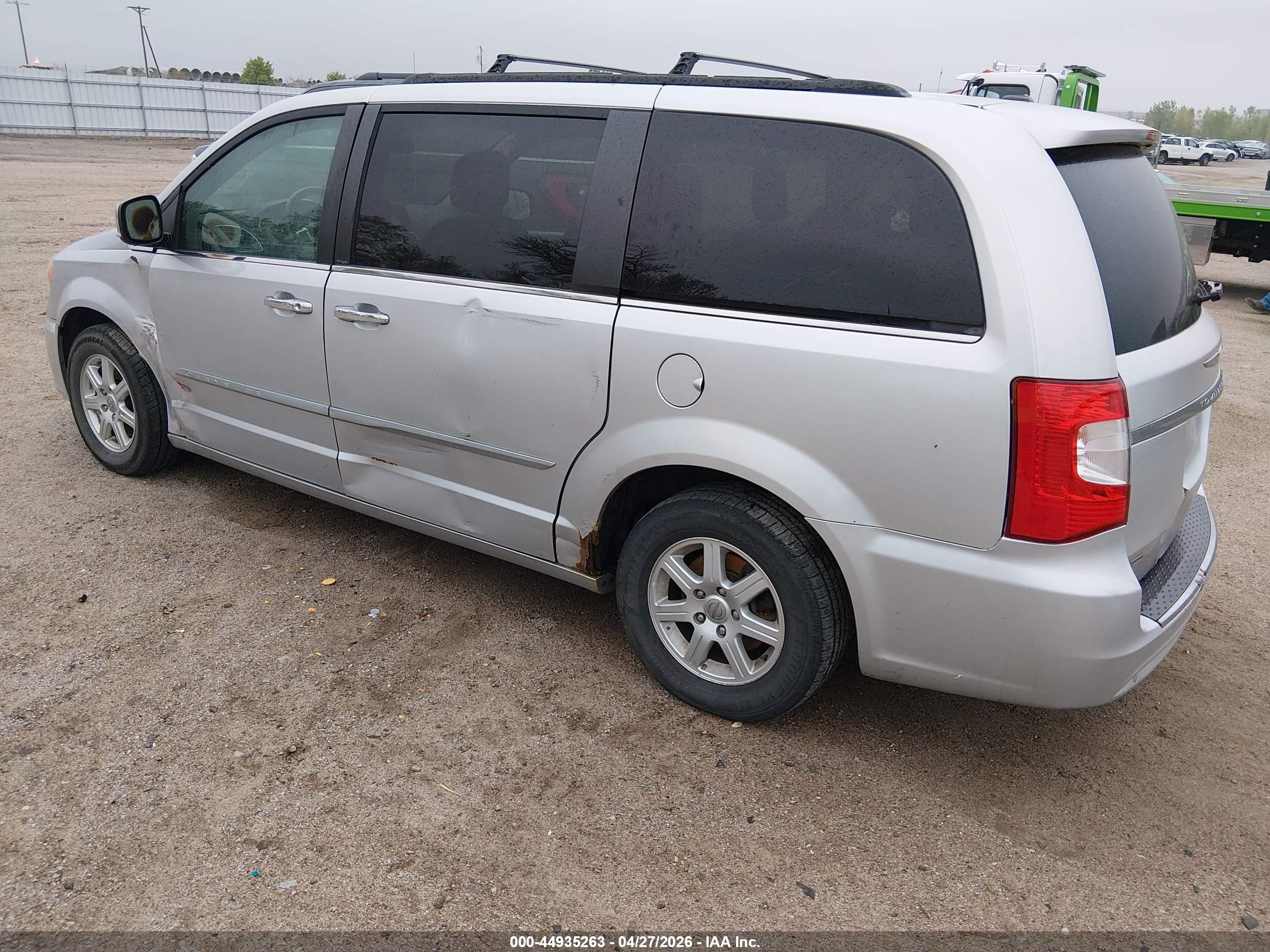 CHRYSLER TOWN image 3