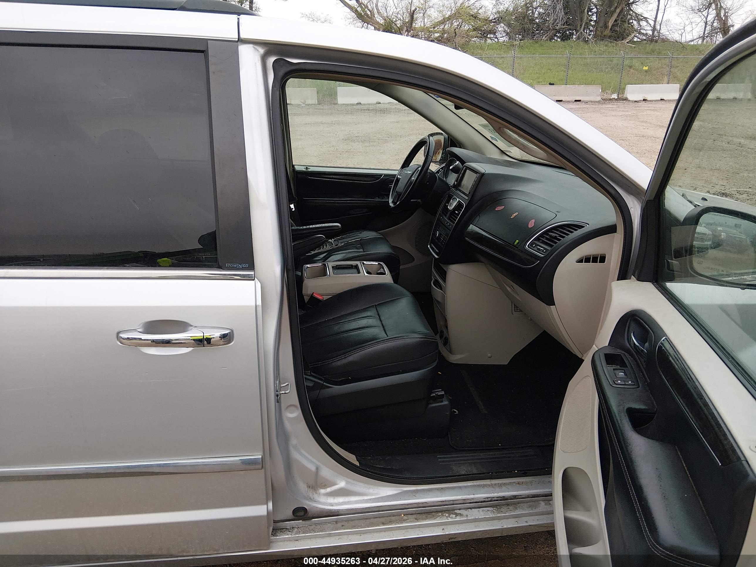 CHRYSLER TOWN image 5