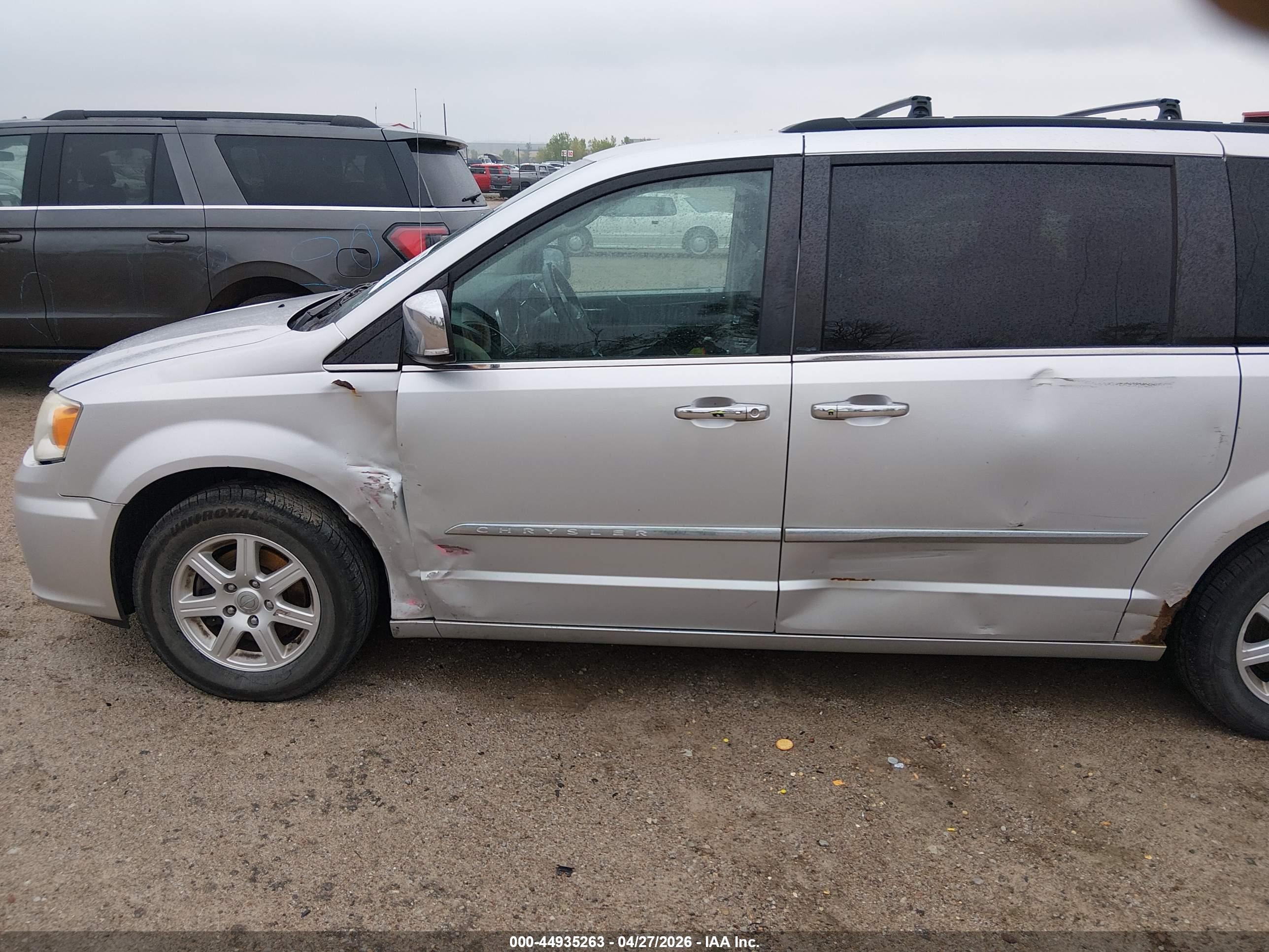 CHRYSLER TOWN image 6