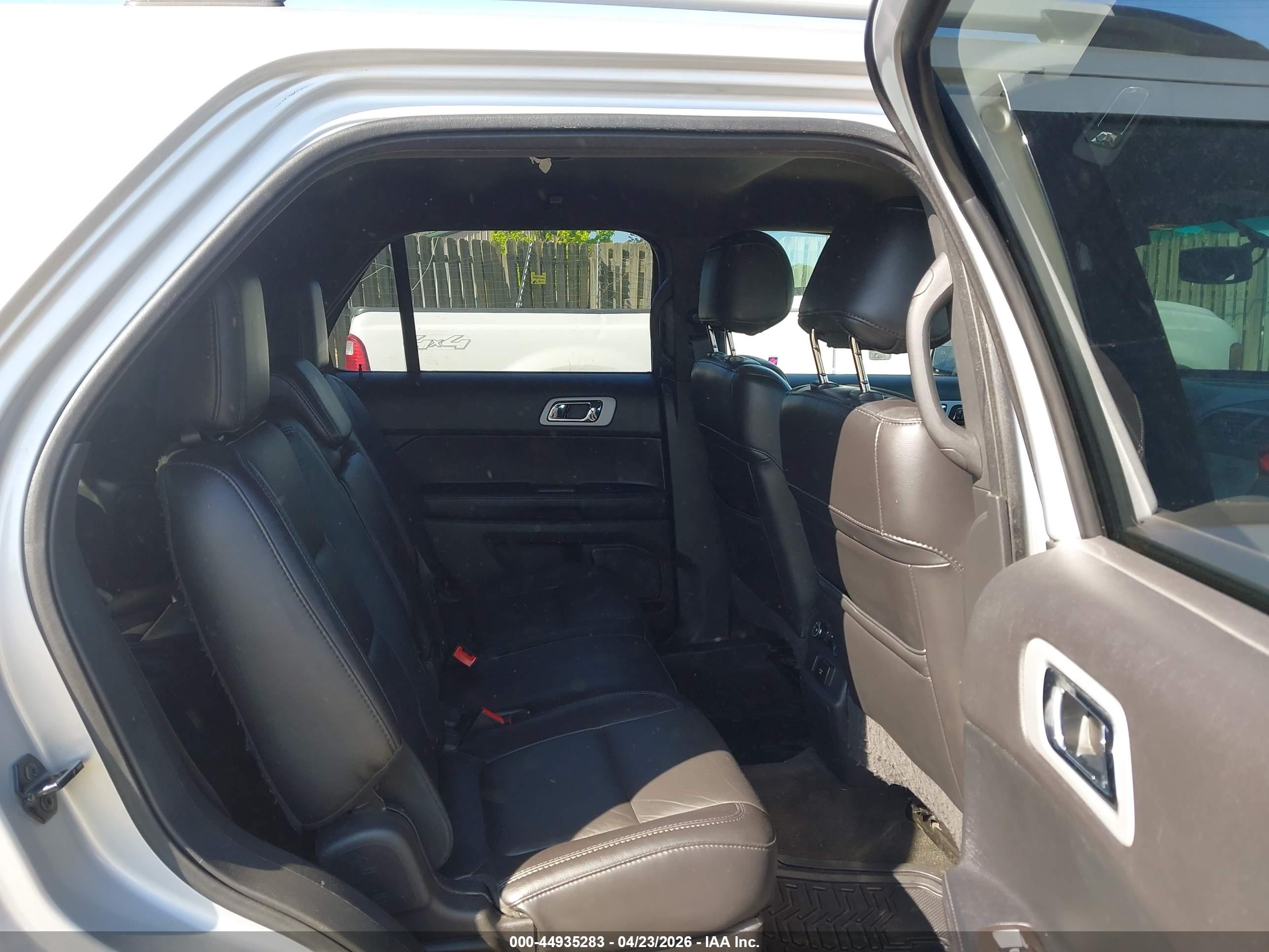 FORD EXPLORER image 8