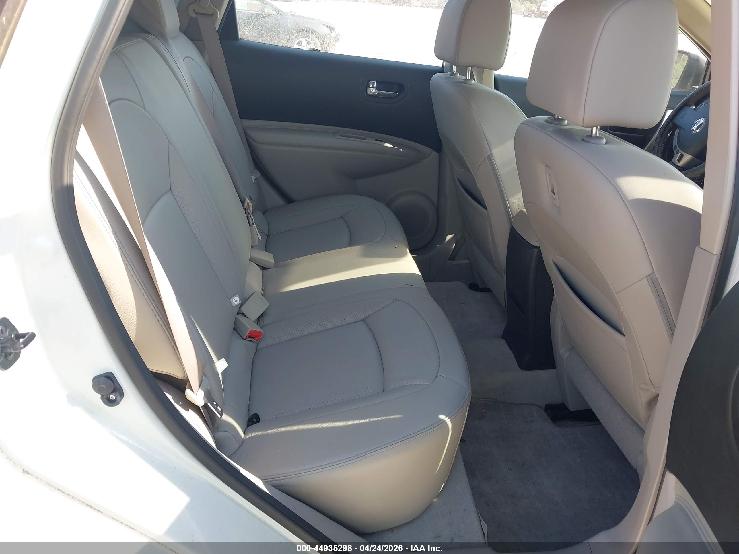 NISSAN ROGUE image 8