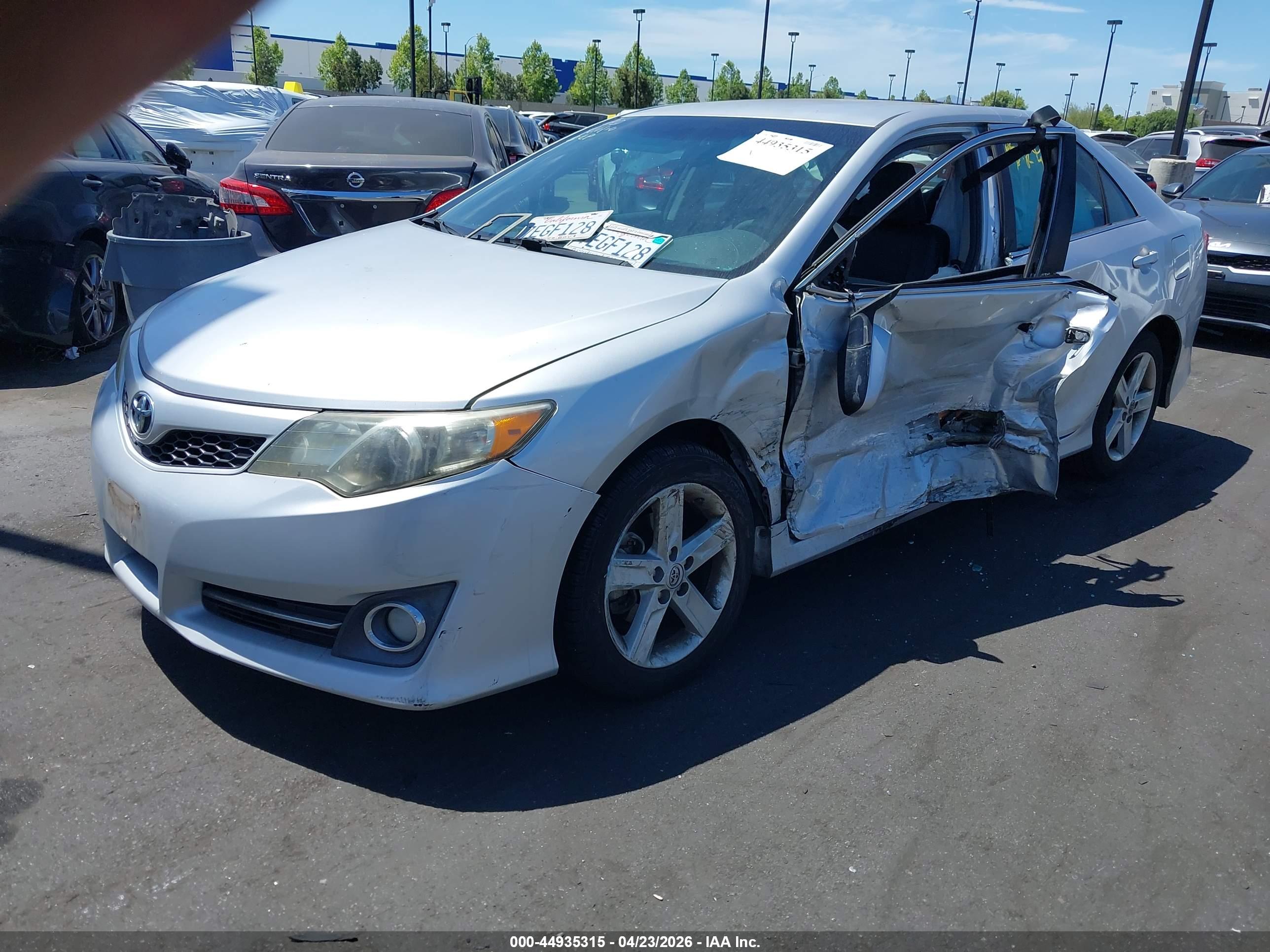 TOYOTA CAMRY image 2