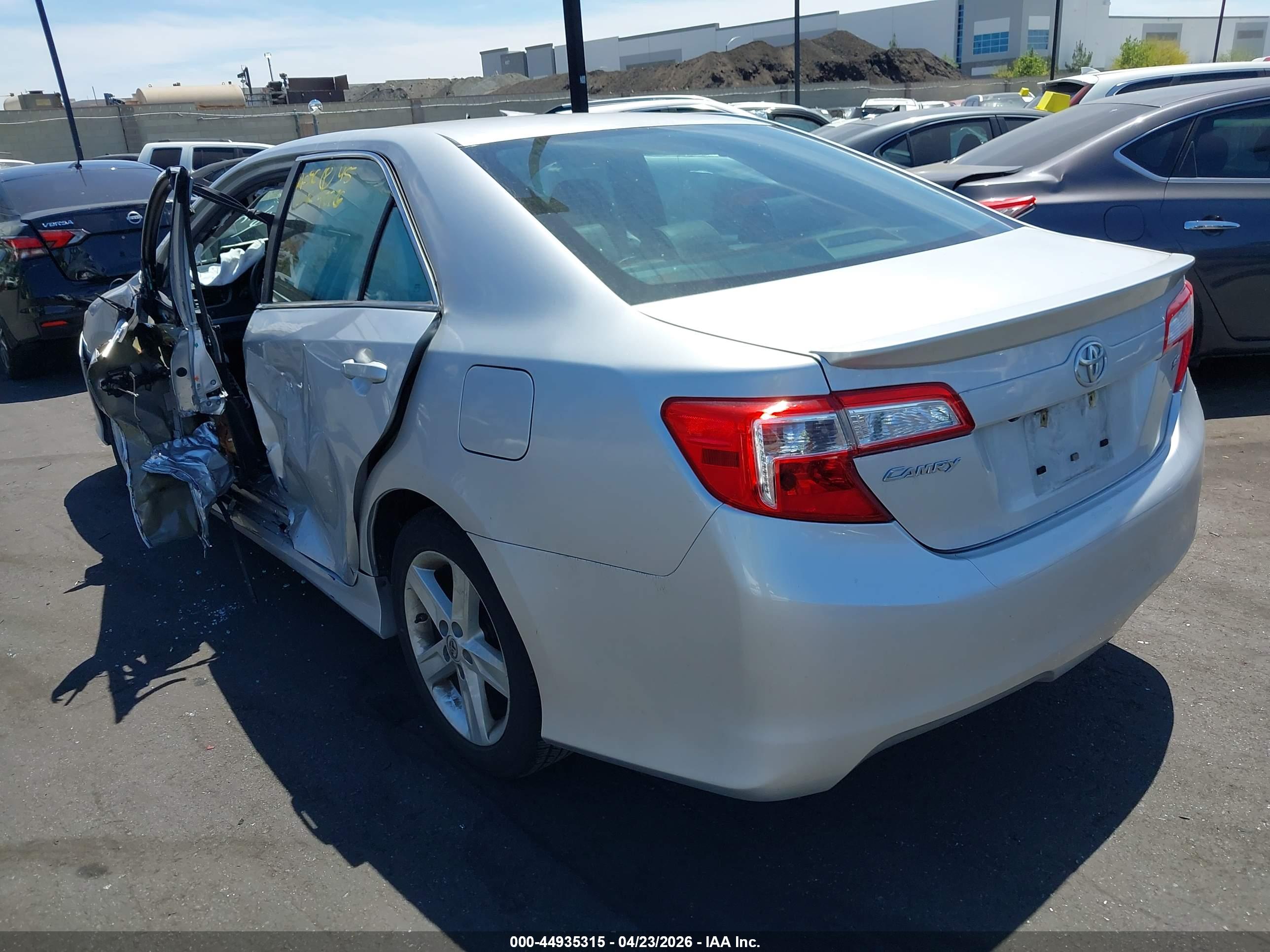 TOYOTA CAMRY image 3