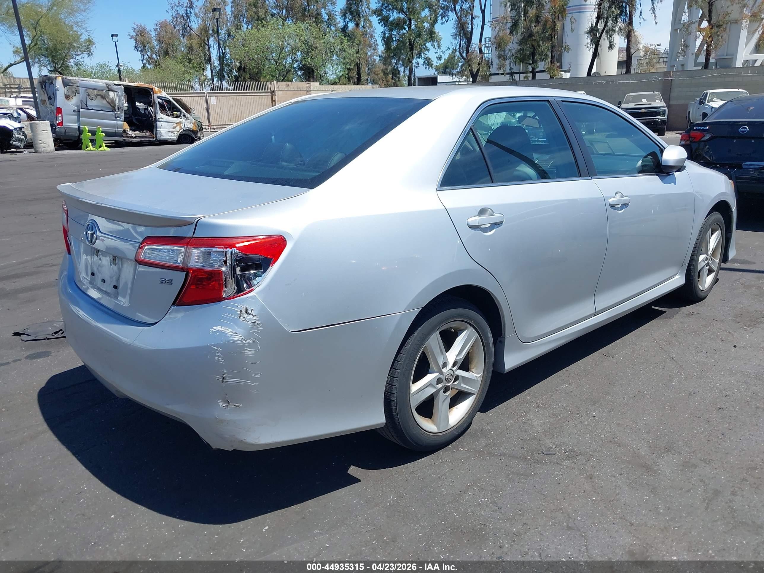 TOYOTA CAMRY image 4