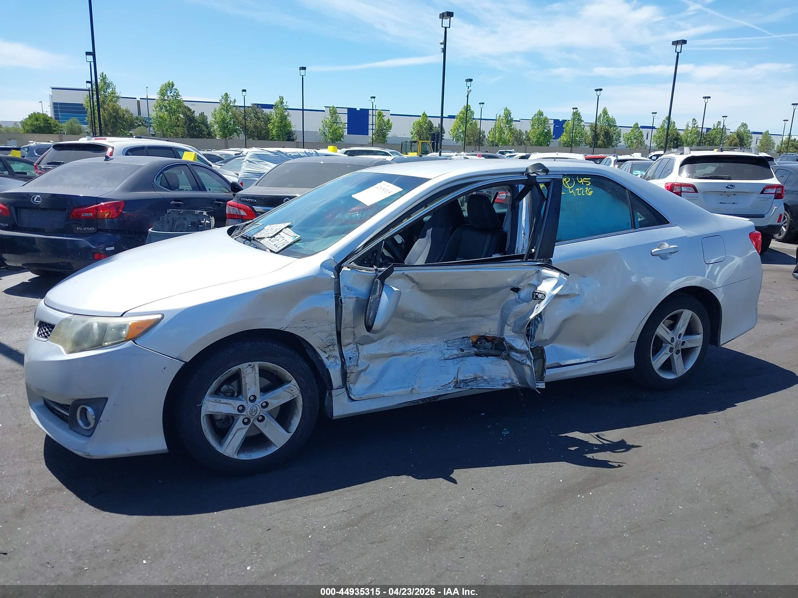 TOYOTA CAMRY image 6