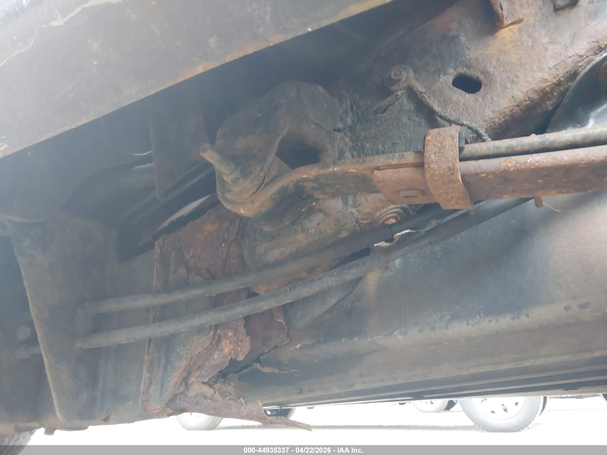 CHEVROLET SILVERADO image 6