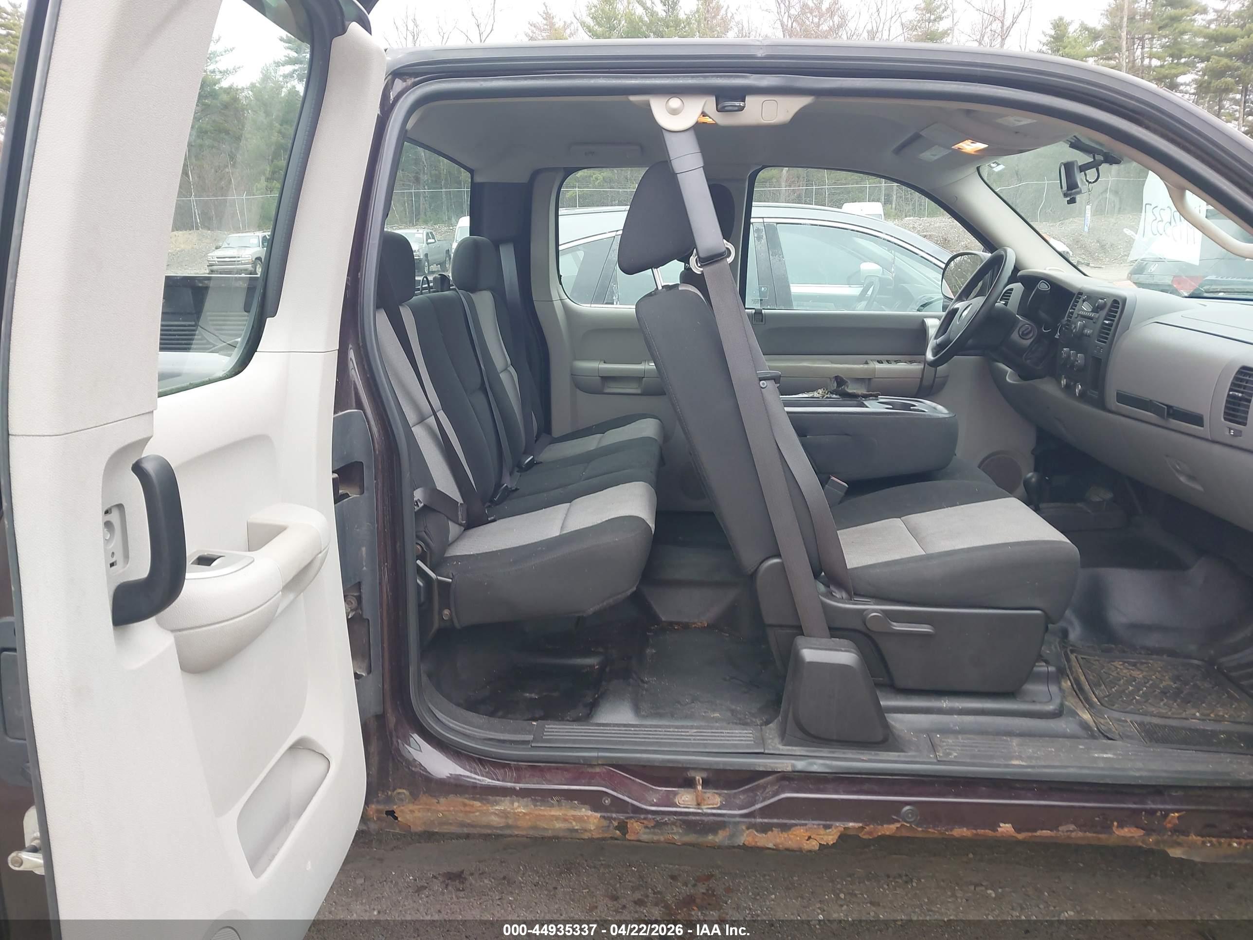 CHEVROLET SILVERADO image 8