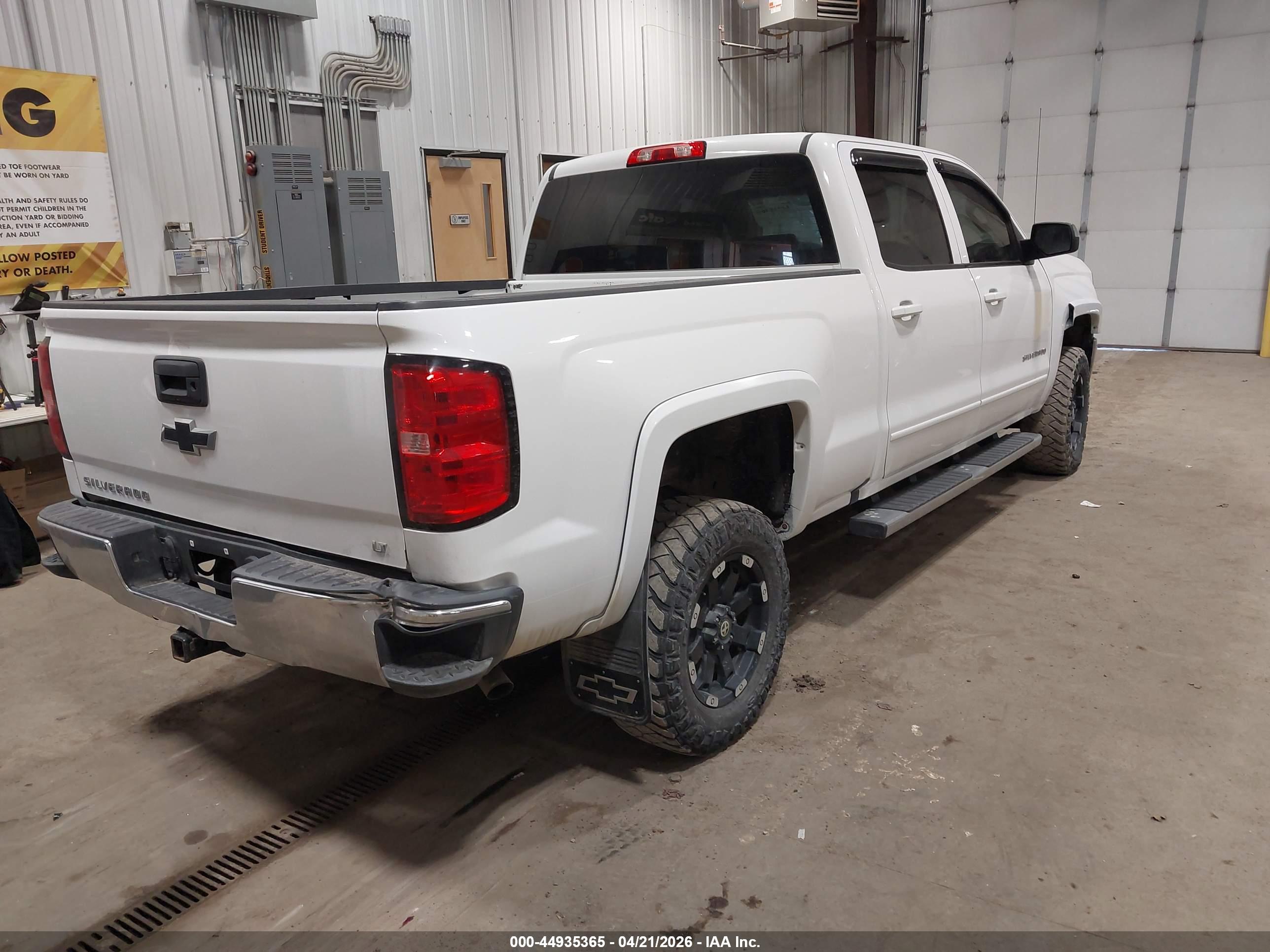 CHEVROLET SILVERADO image 4