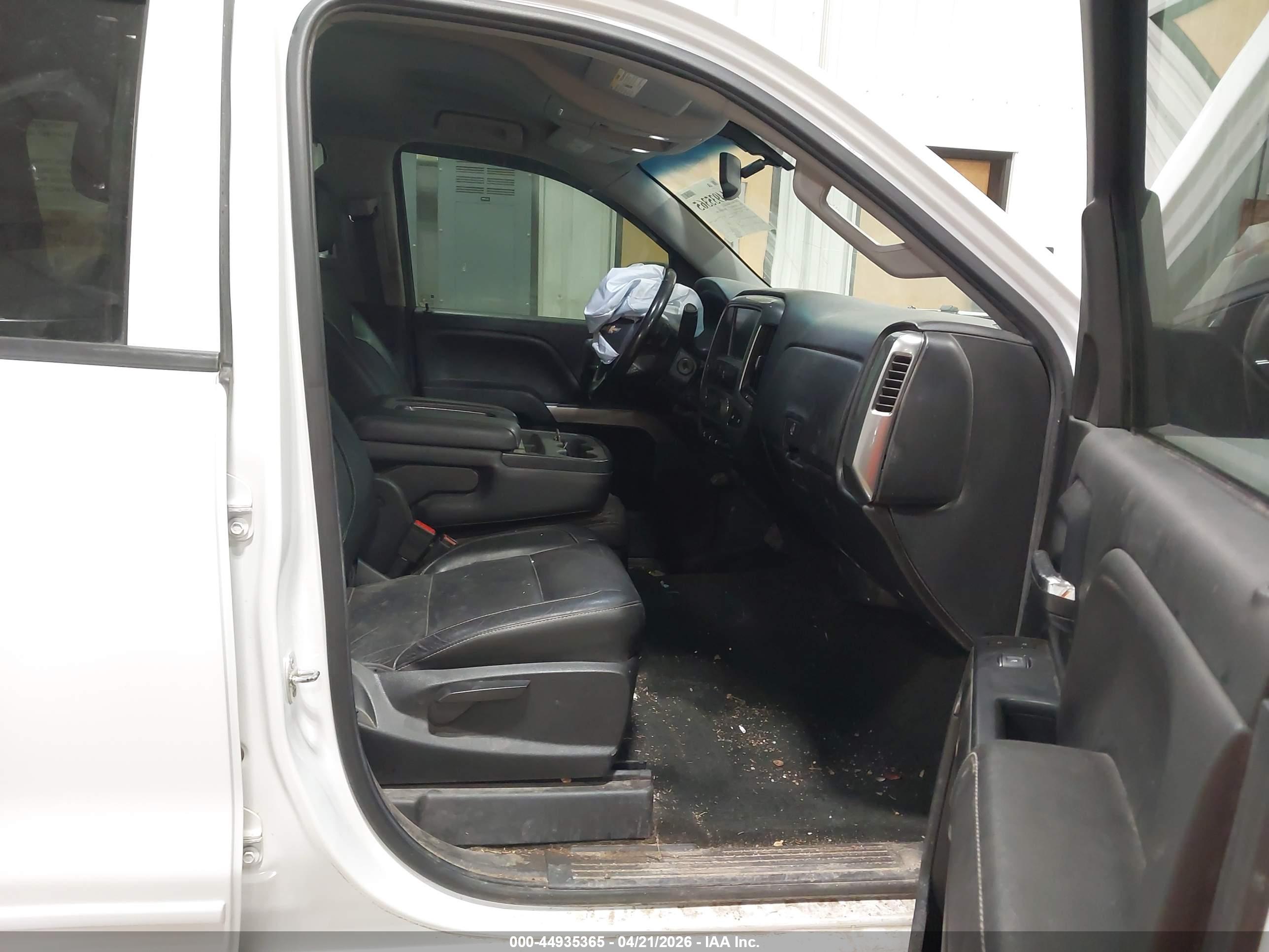 CHEVROLET SILVERADO image 5