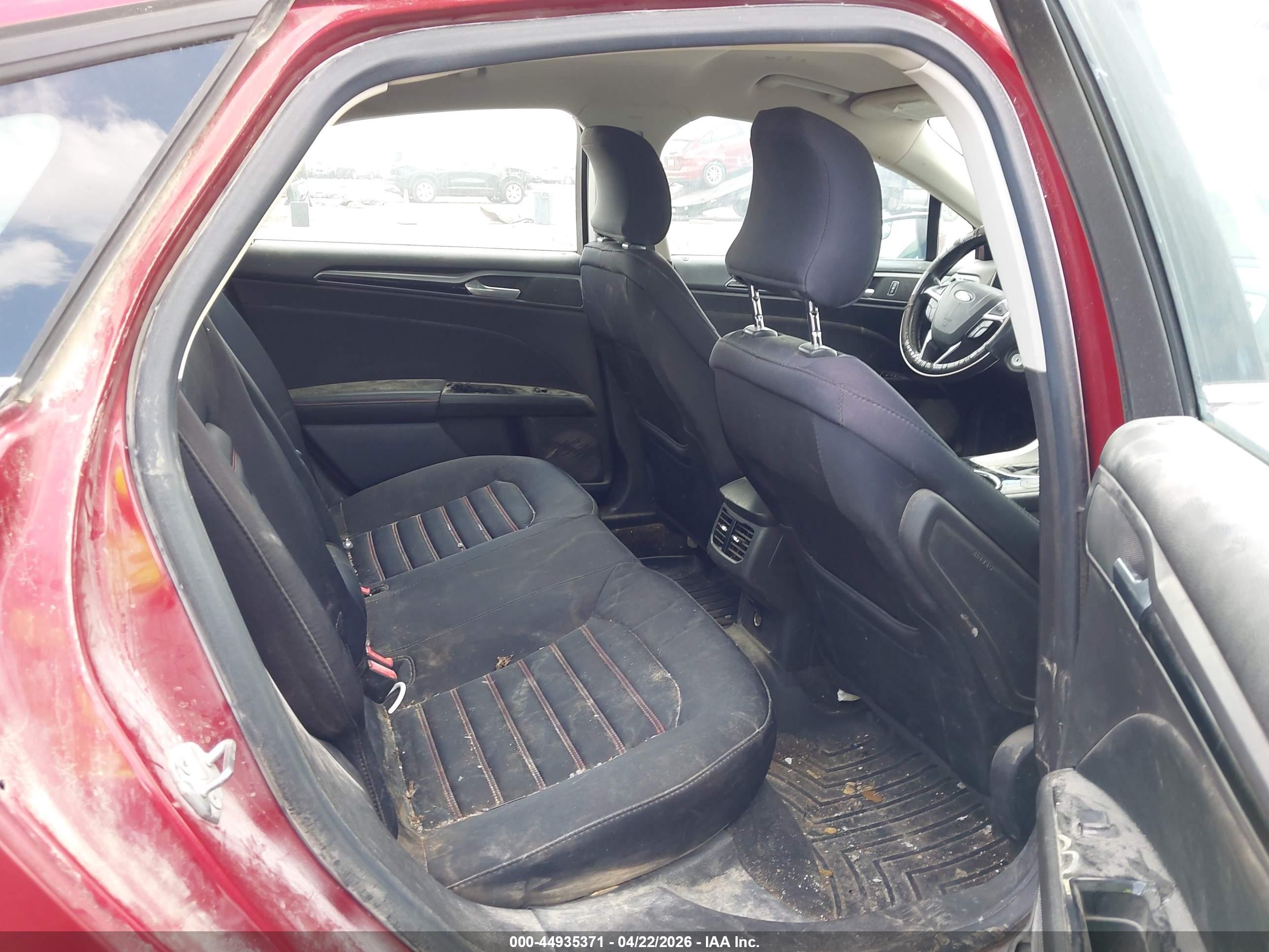 FORD FUSION image 8