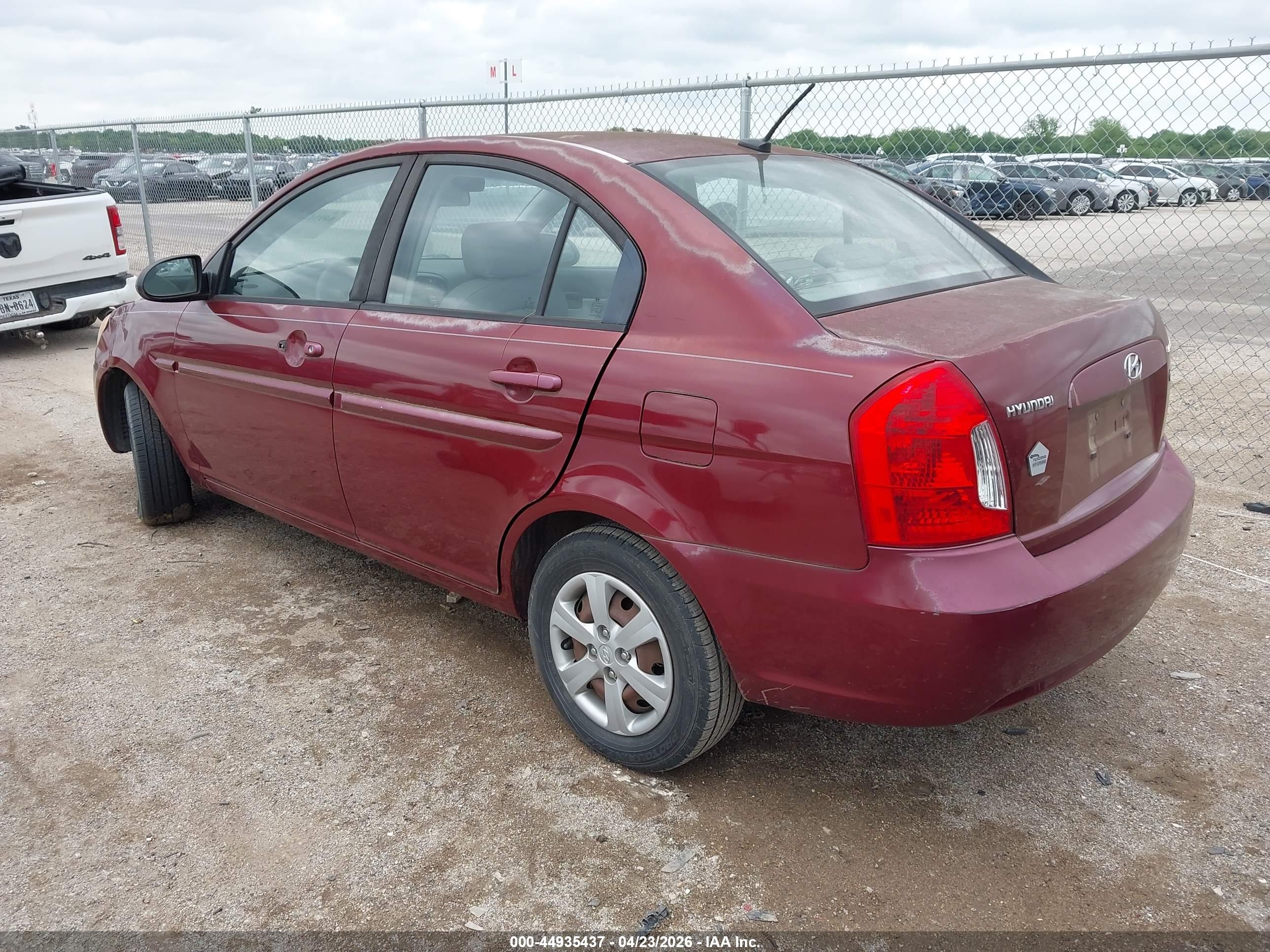 HYUNDAI ACCENT image 3